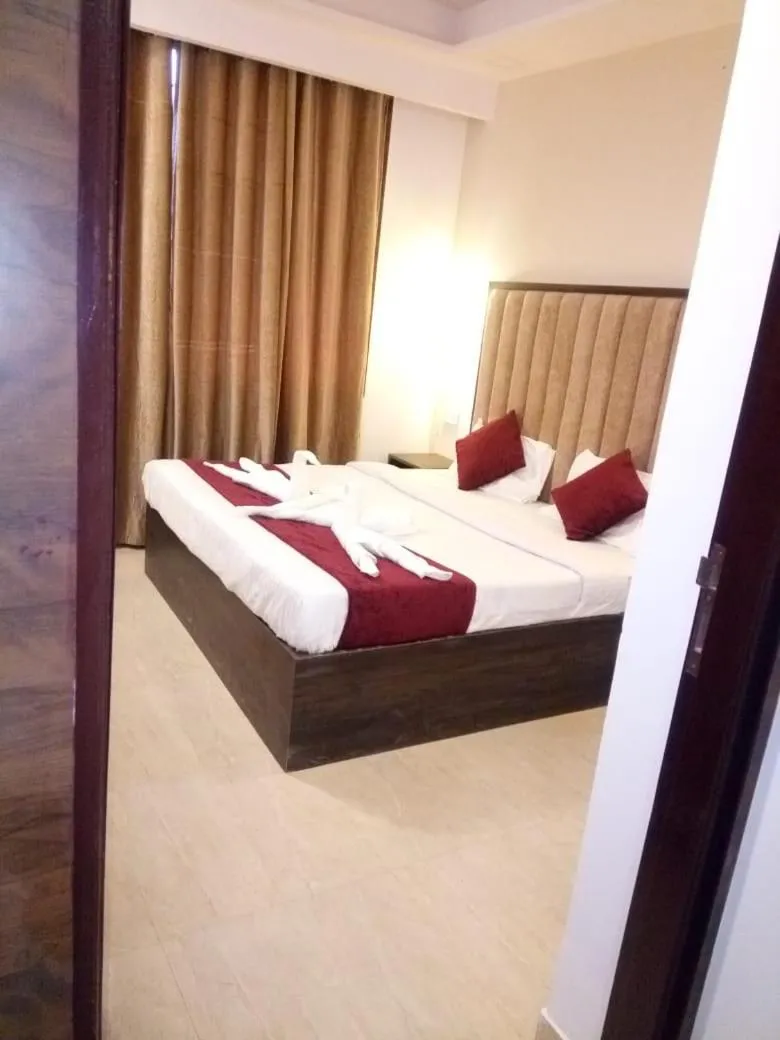 Bedroom, Bed in The Divine Oak