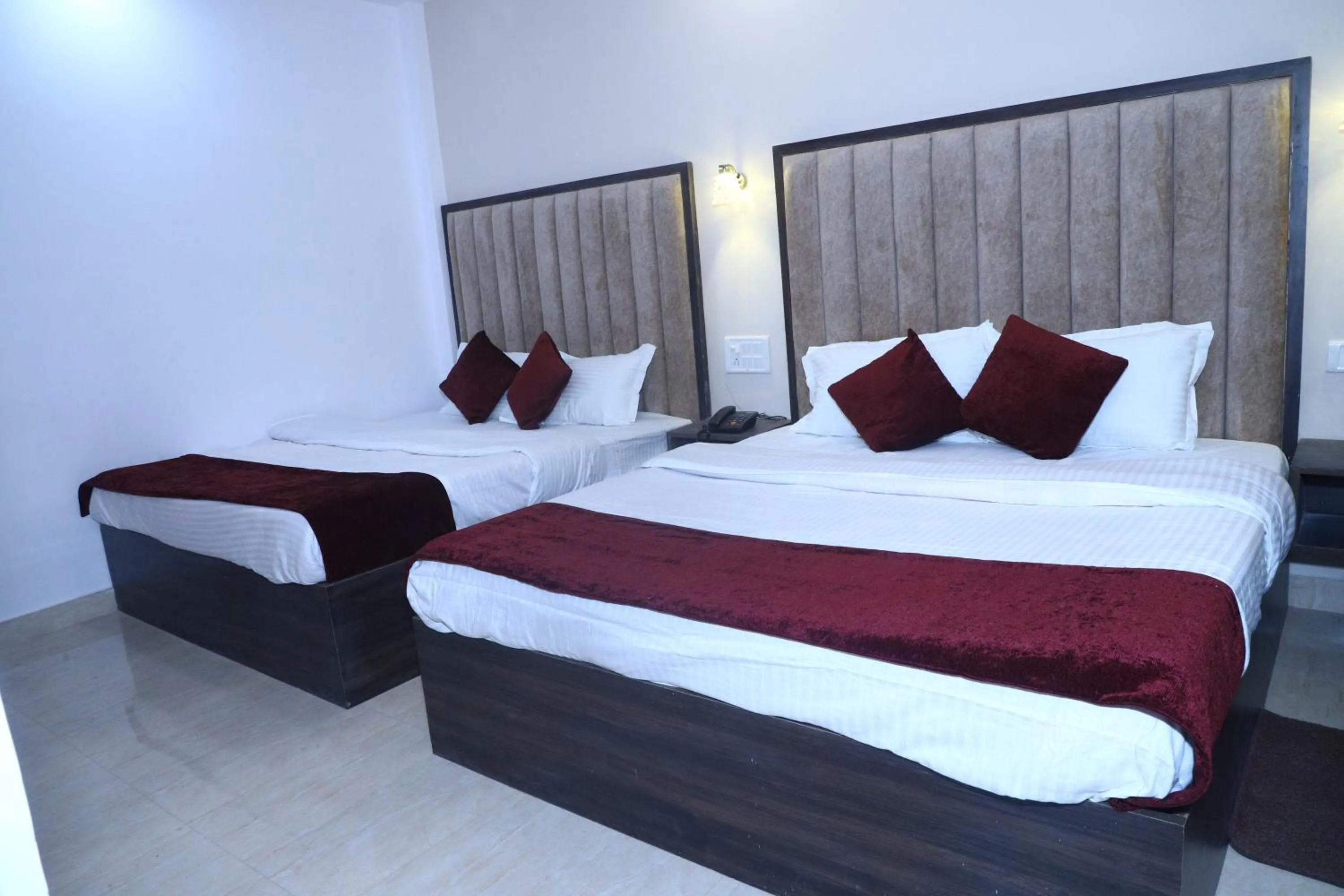 Bedroom, Bed in The Divine Oak