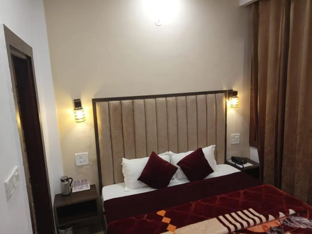 Bed in The Divine Oak