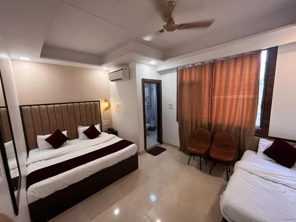 Bedroom, Bed in The Divine Oak