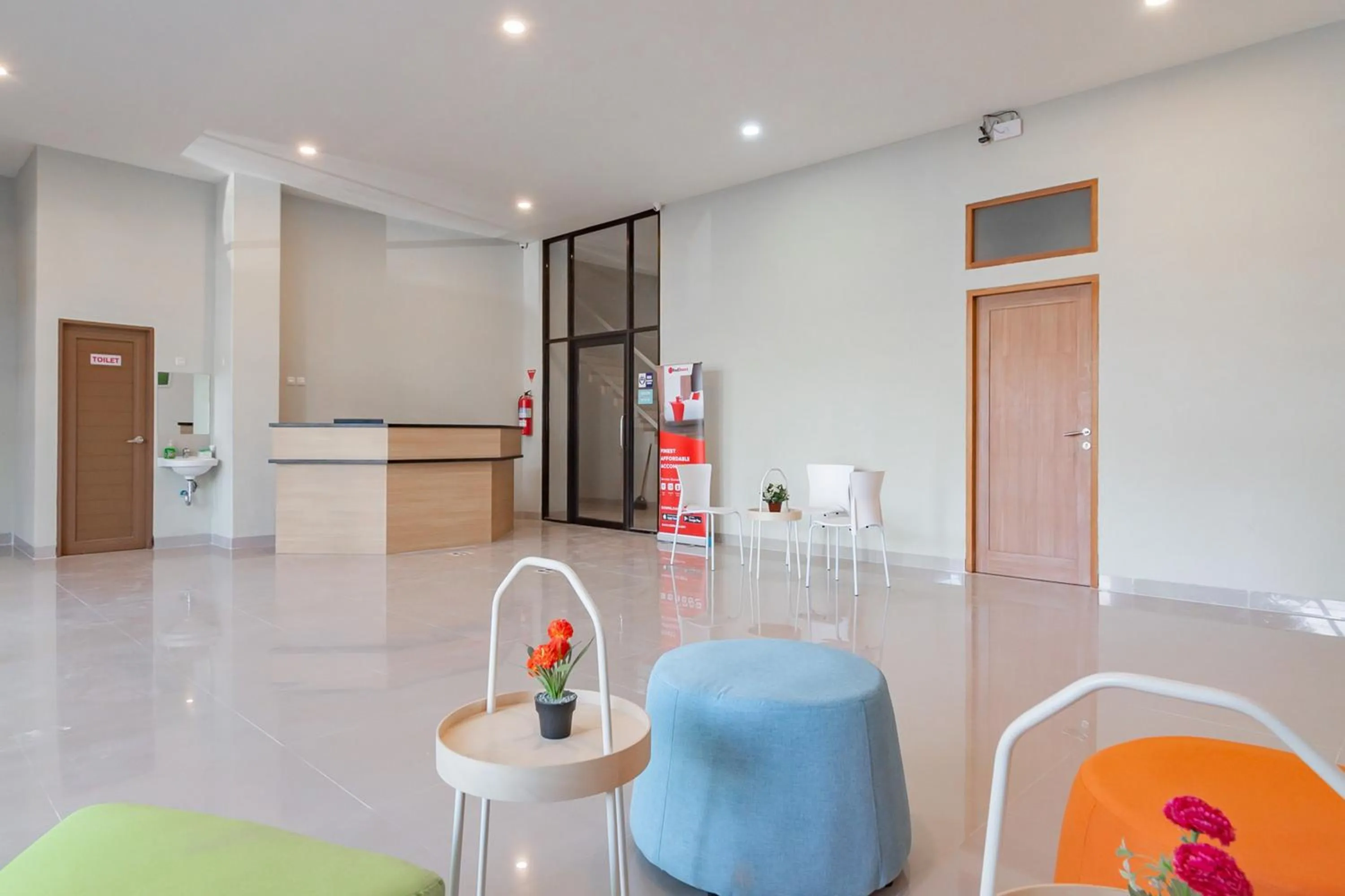 Lobby or reception in RedDoorz Plus @ Karapitan Street