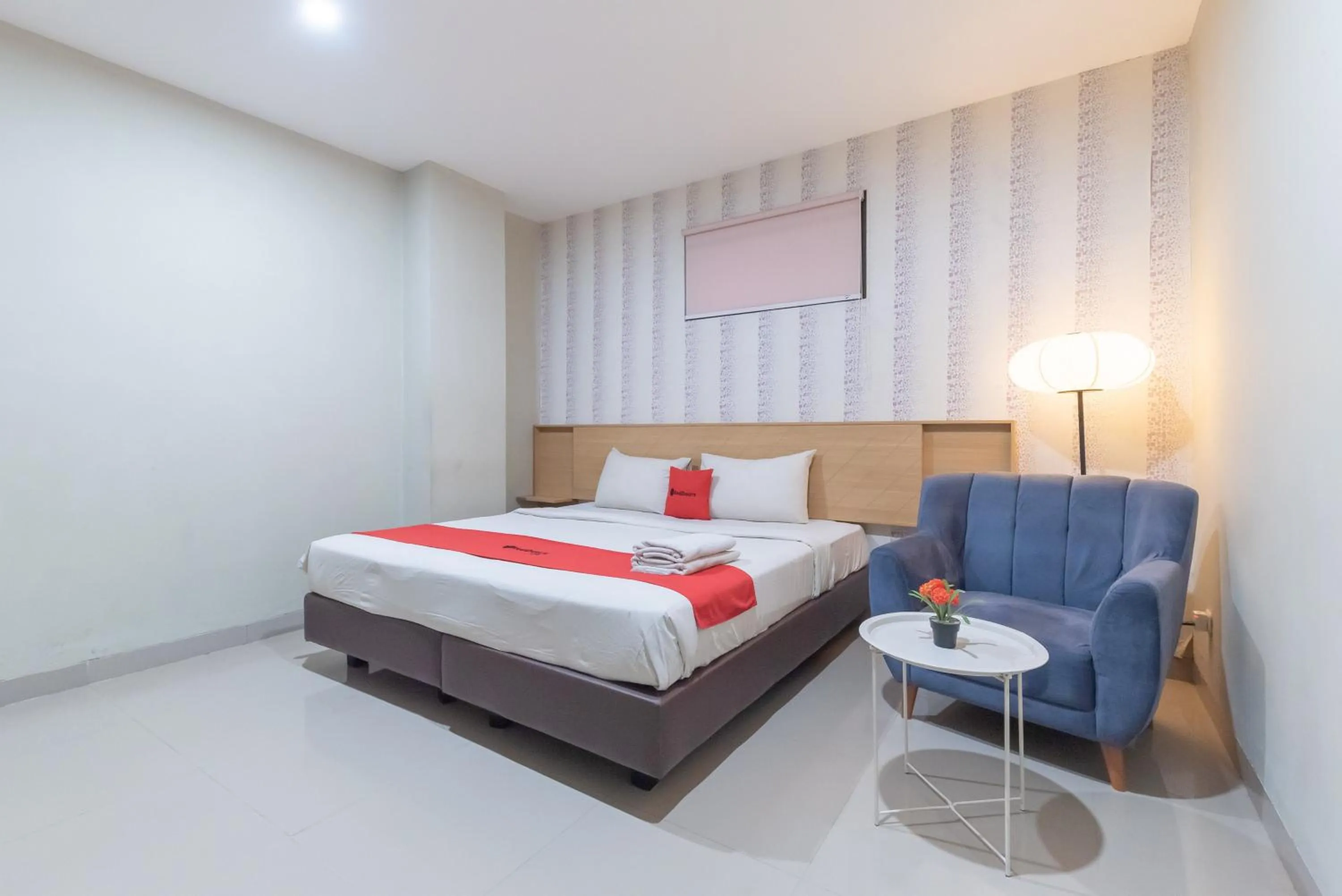 Bedroom, Bed in RedDoorz Plus @ Karapitan Street