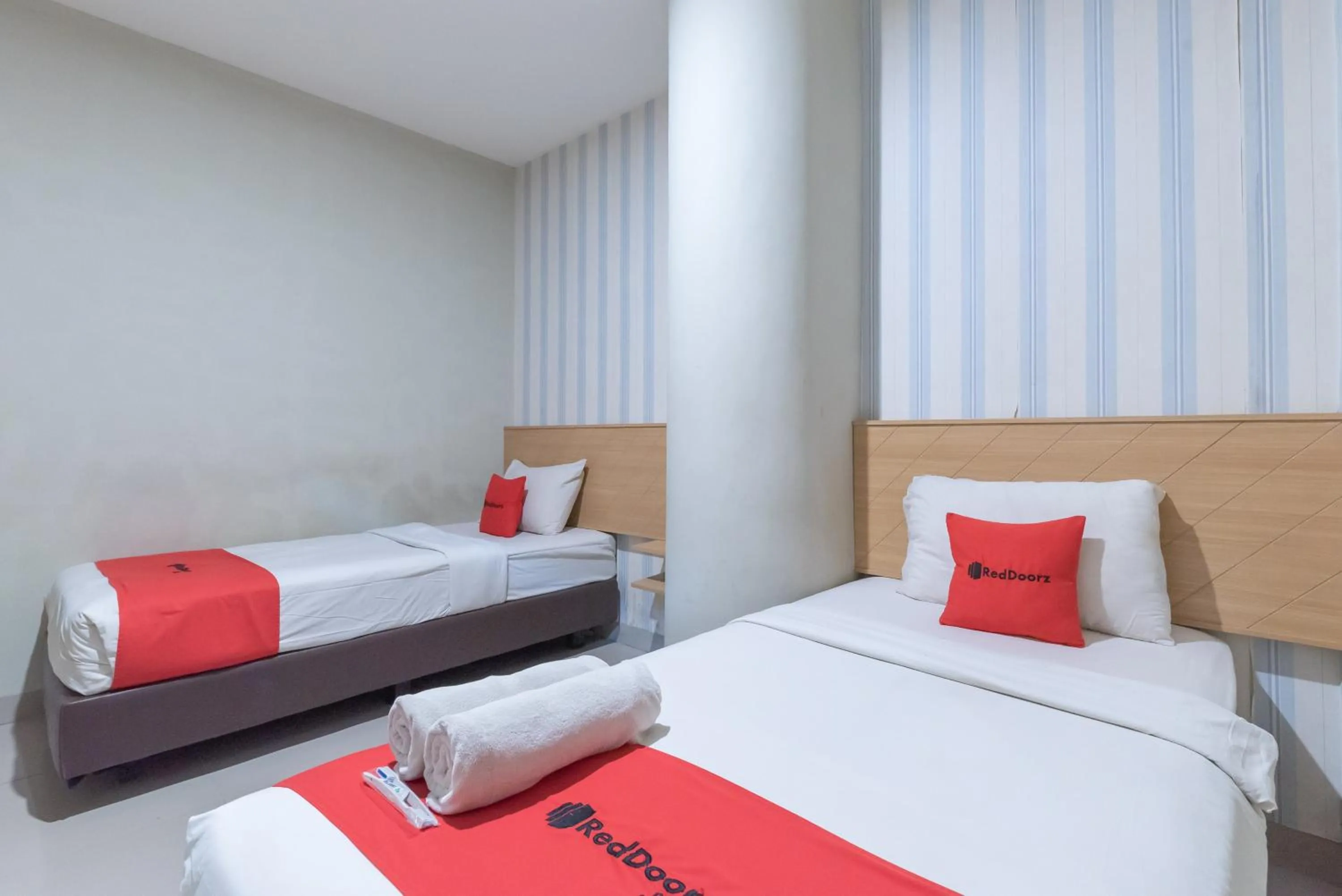 Bedroom, Bed in RedDoorz Plus @ Karapitan Street