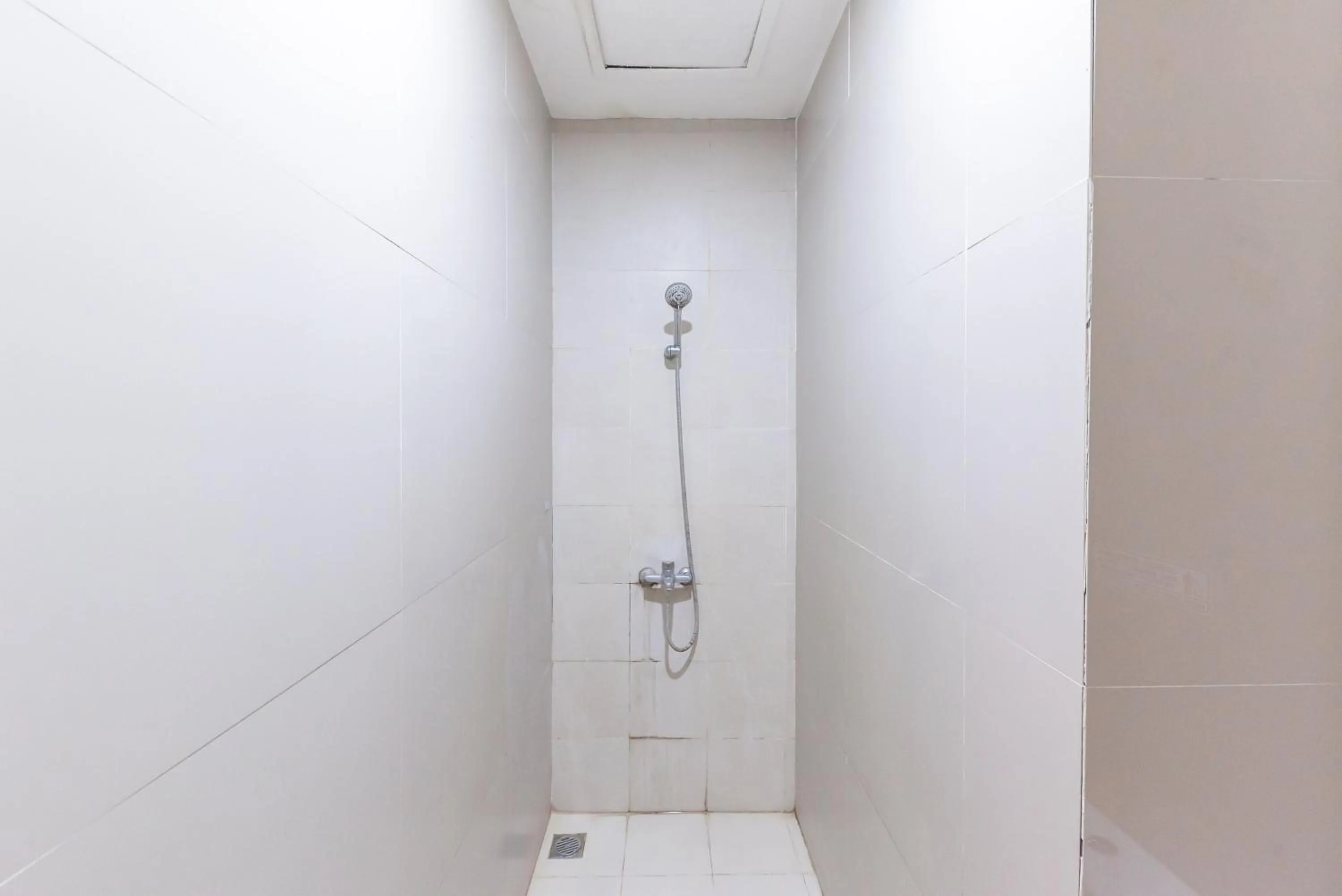 Bathroom in RedDoorz Plus @ Karapitan Street