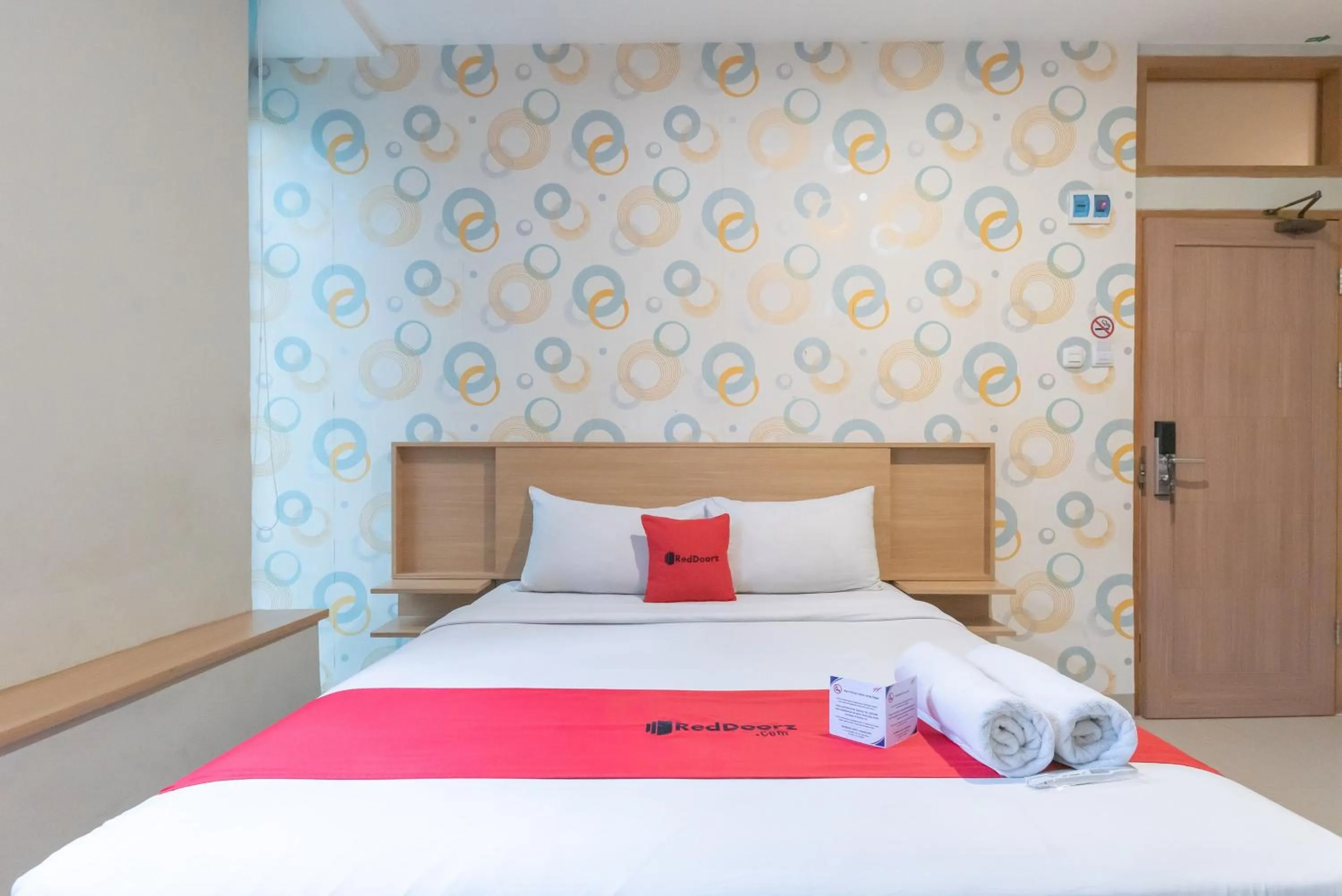 Bedroom, Bed in RedDoorz Plus @ Karapitan Street