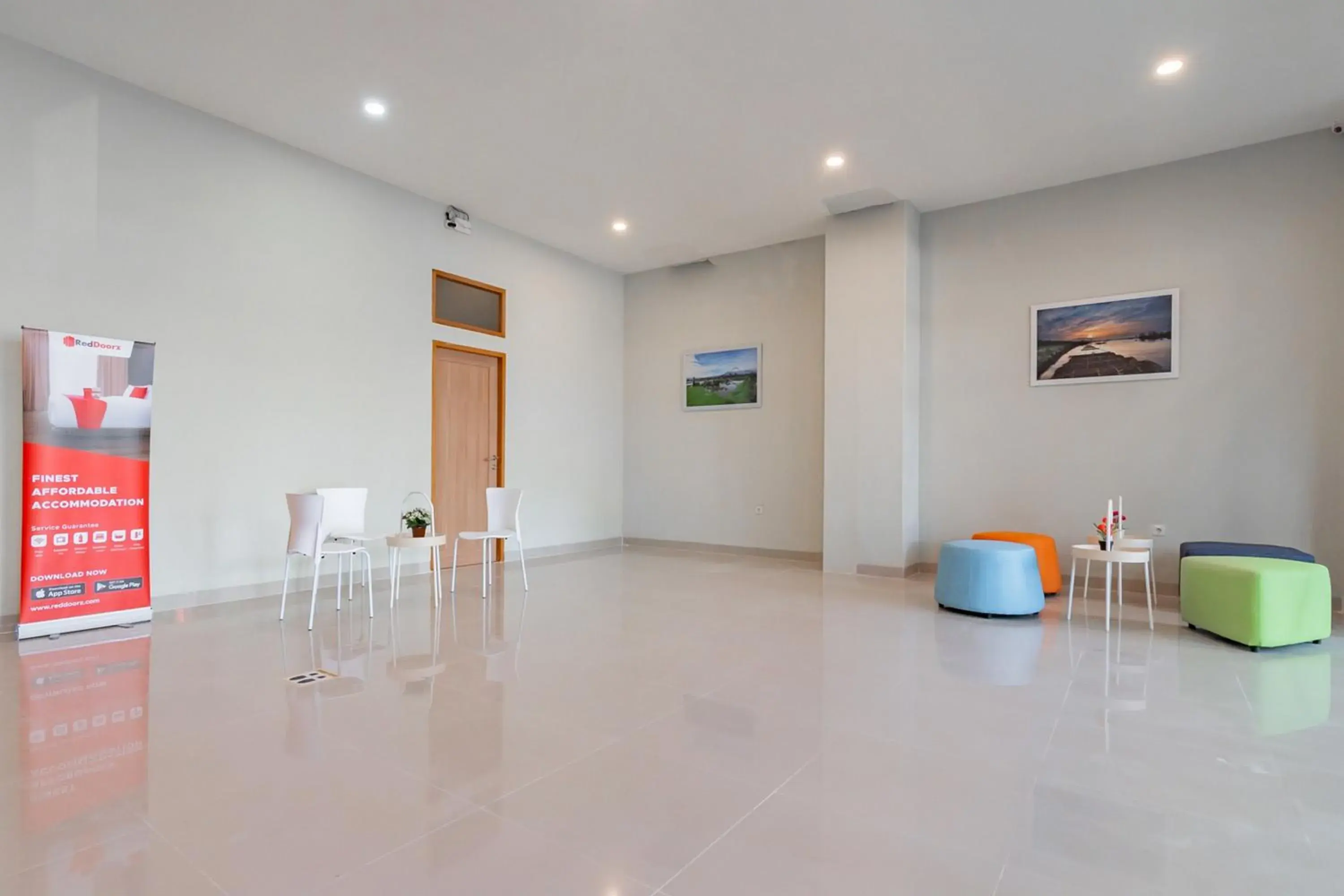 Property building in RedDoorz Plus @ Karapitan Street Property building in RedDoorz Plus @ Karapitan Street