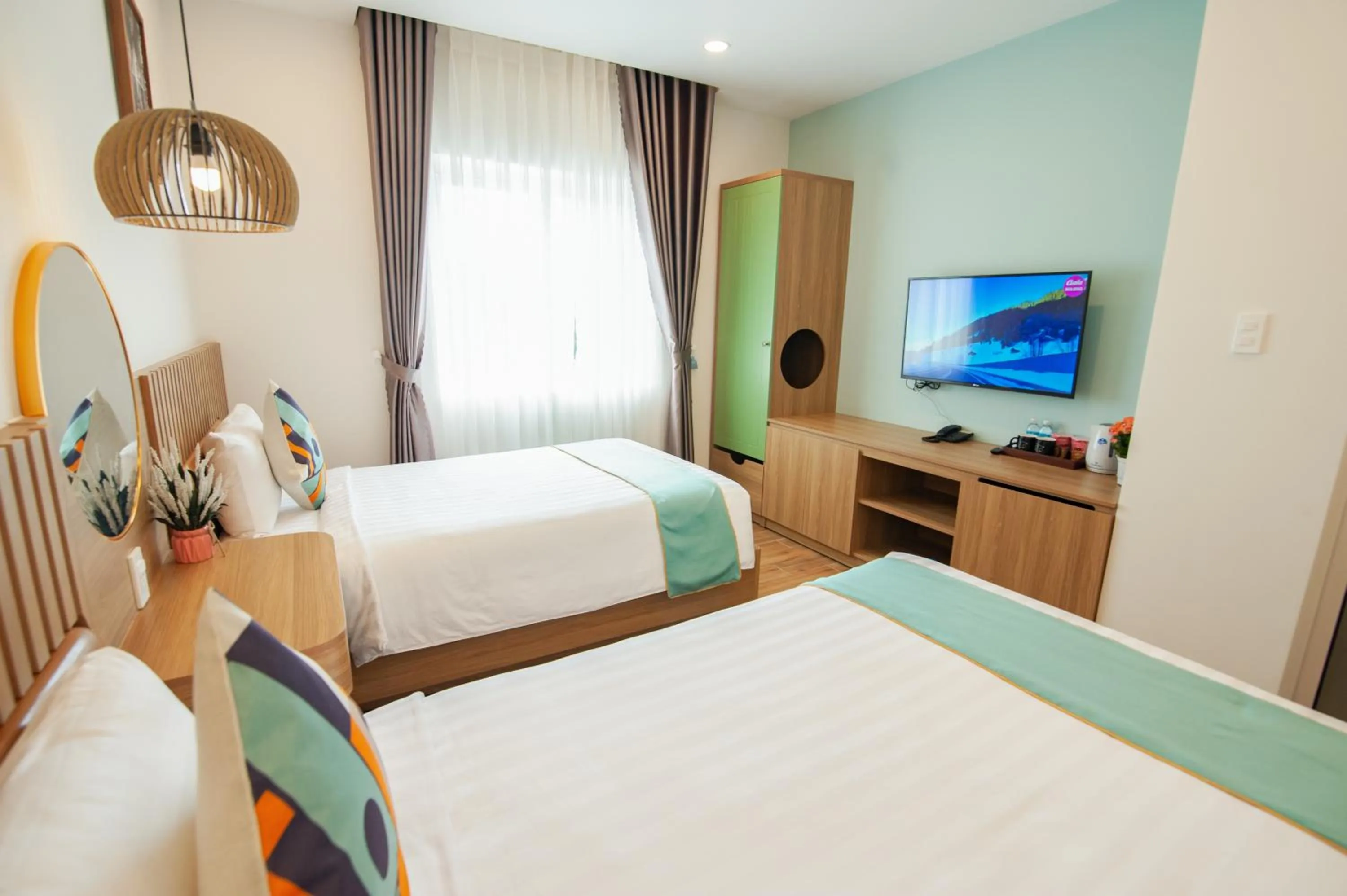 Communal lounge/ TV room, Bed in The View Hotel