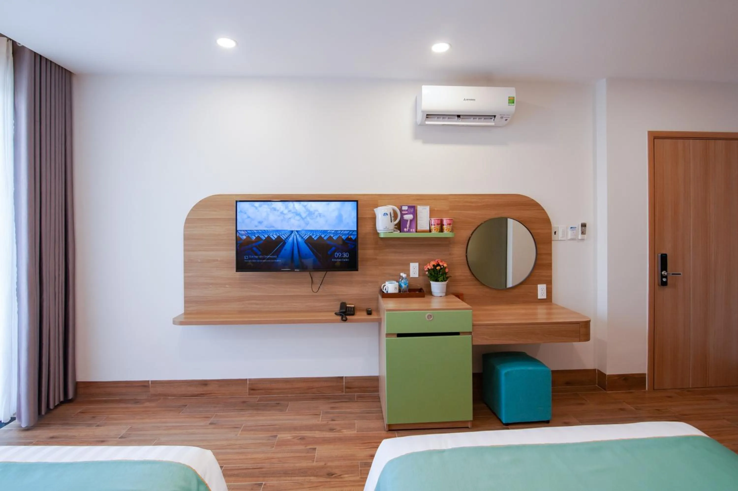 Communal lounge/ TV room in The View Hotel