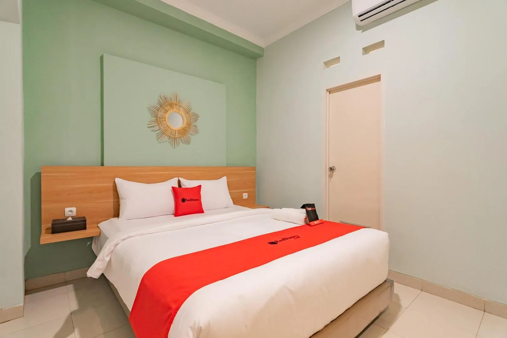 Bed in RedDoorz Plus @ Bagusrangin Street