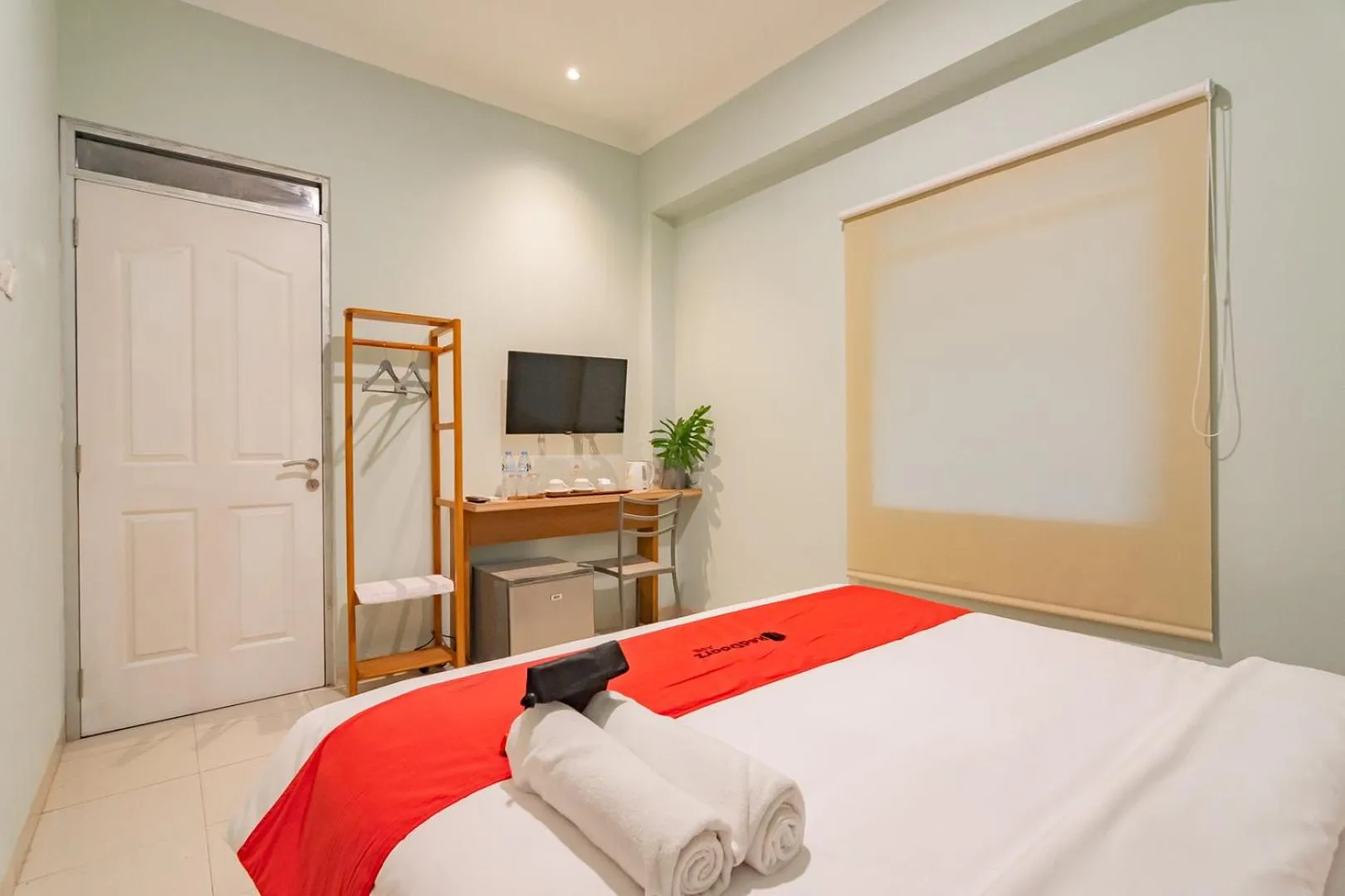 Bed in RedDoorz Plus @ Bagusrangin Street