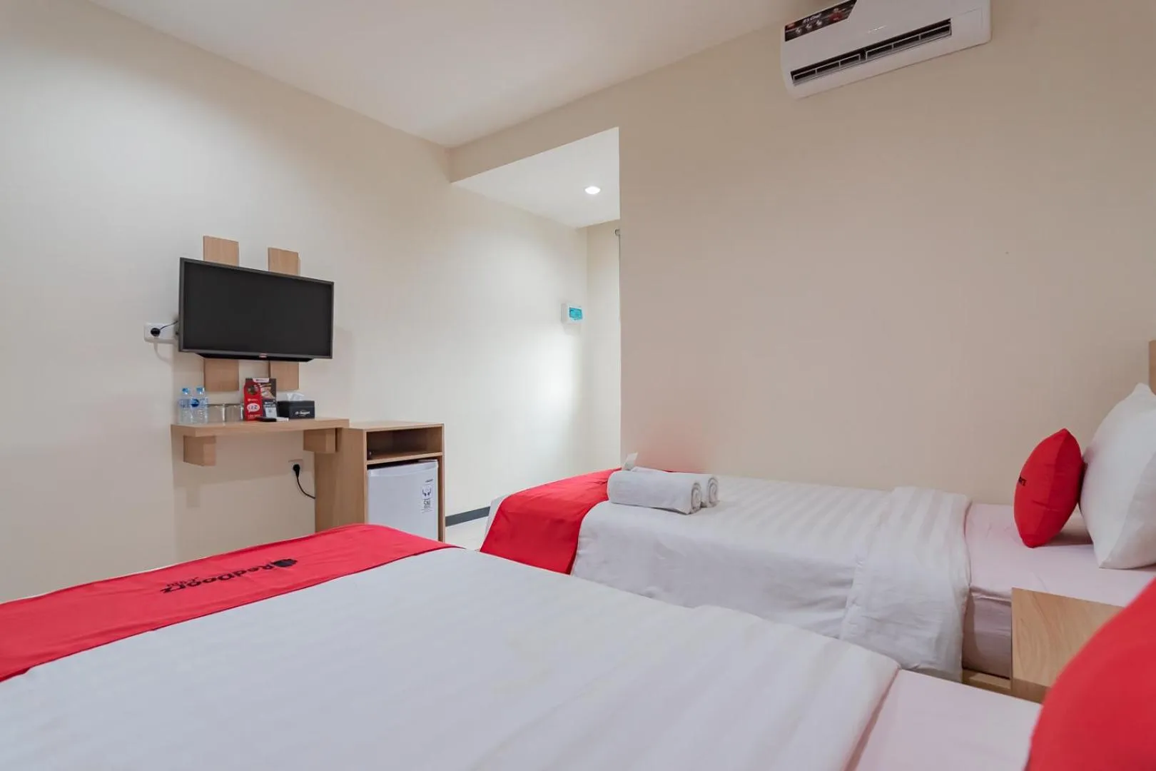 Bed in RedDoorz Syariah Plus near Tanjungpura University 2 Pontianak