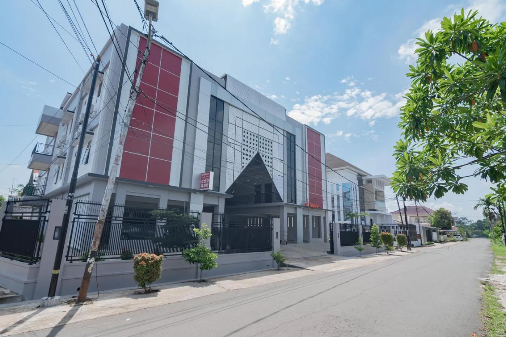 RedDoorz Syariah Plus near Tanjungpura University 2 Pontianak