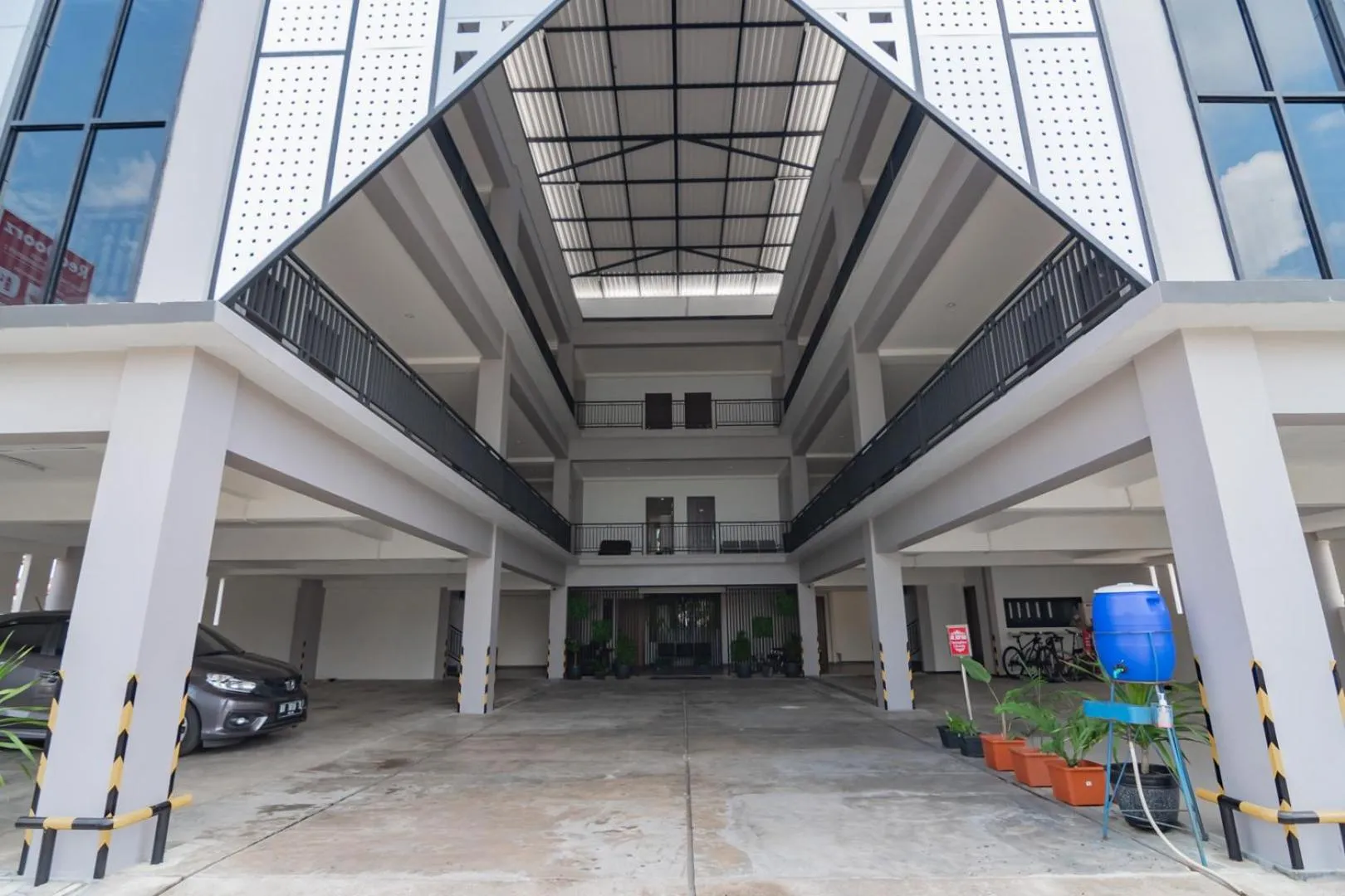 RedDoorz Syariah Plus near Tanjungpura University 2 Pontianak