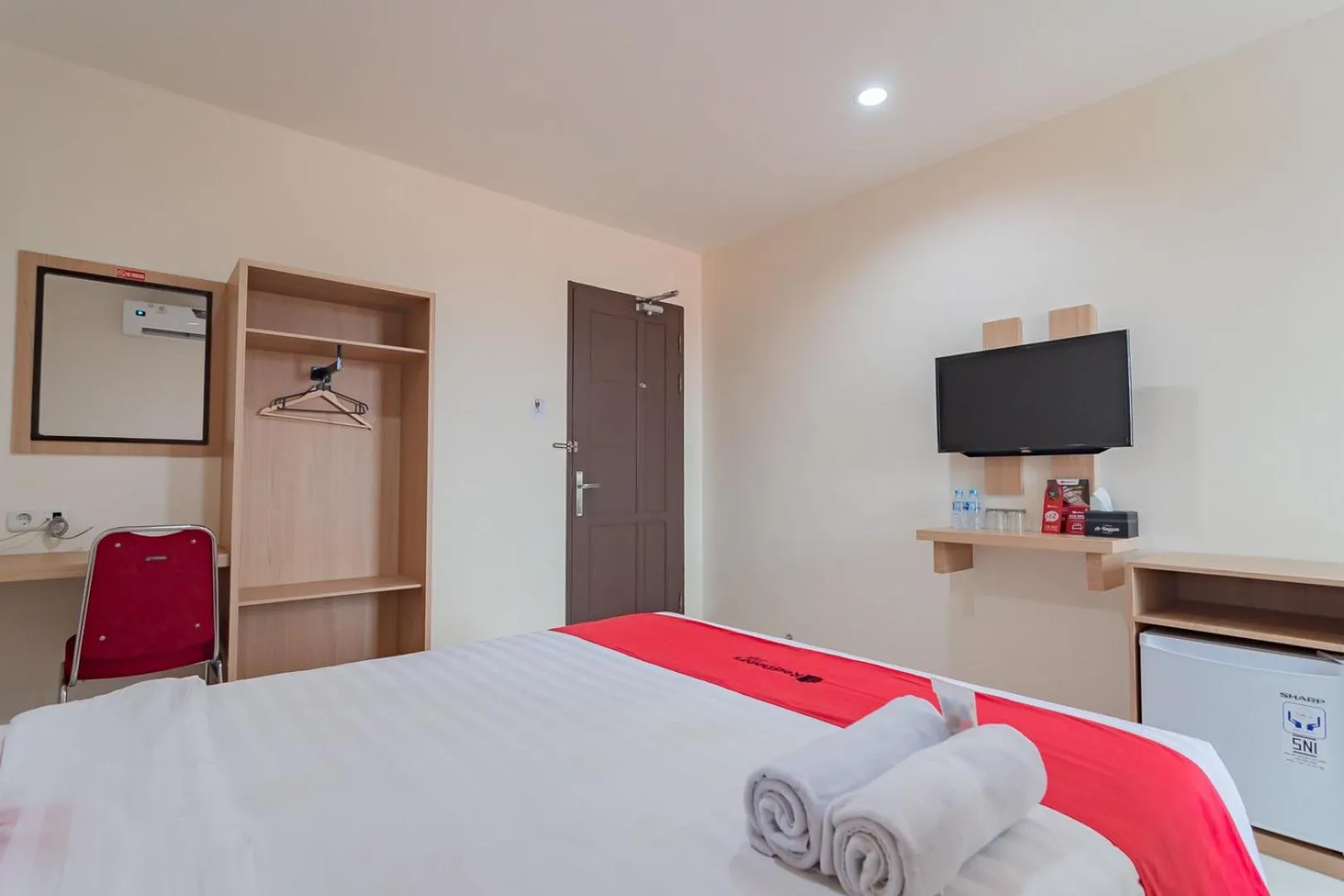 Bed in RedDoorz Syariah Plus near Tanjungpura University 2 Pontianak