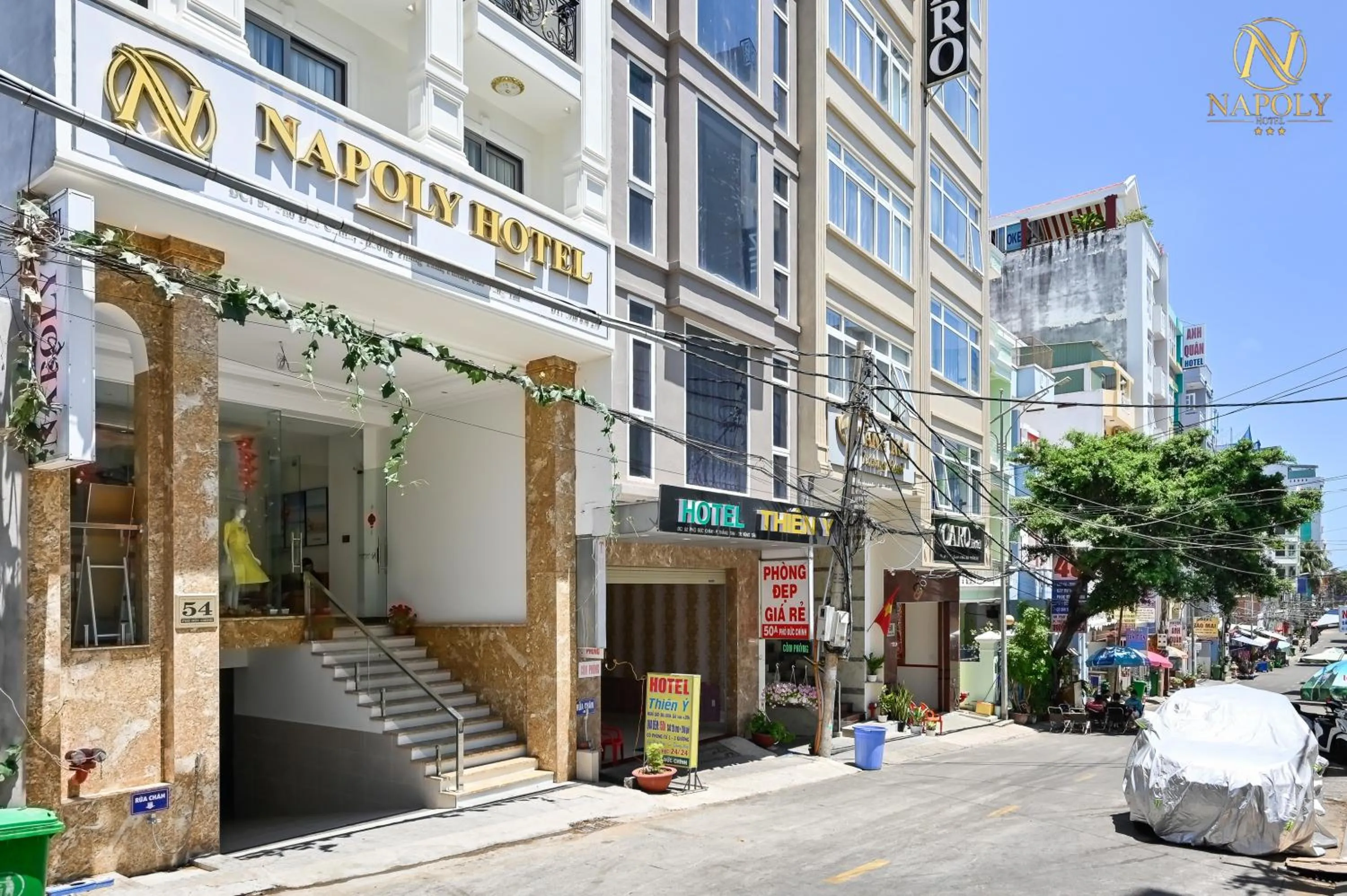 Neighbourhood in Napoly Hotel