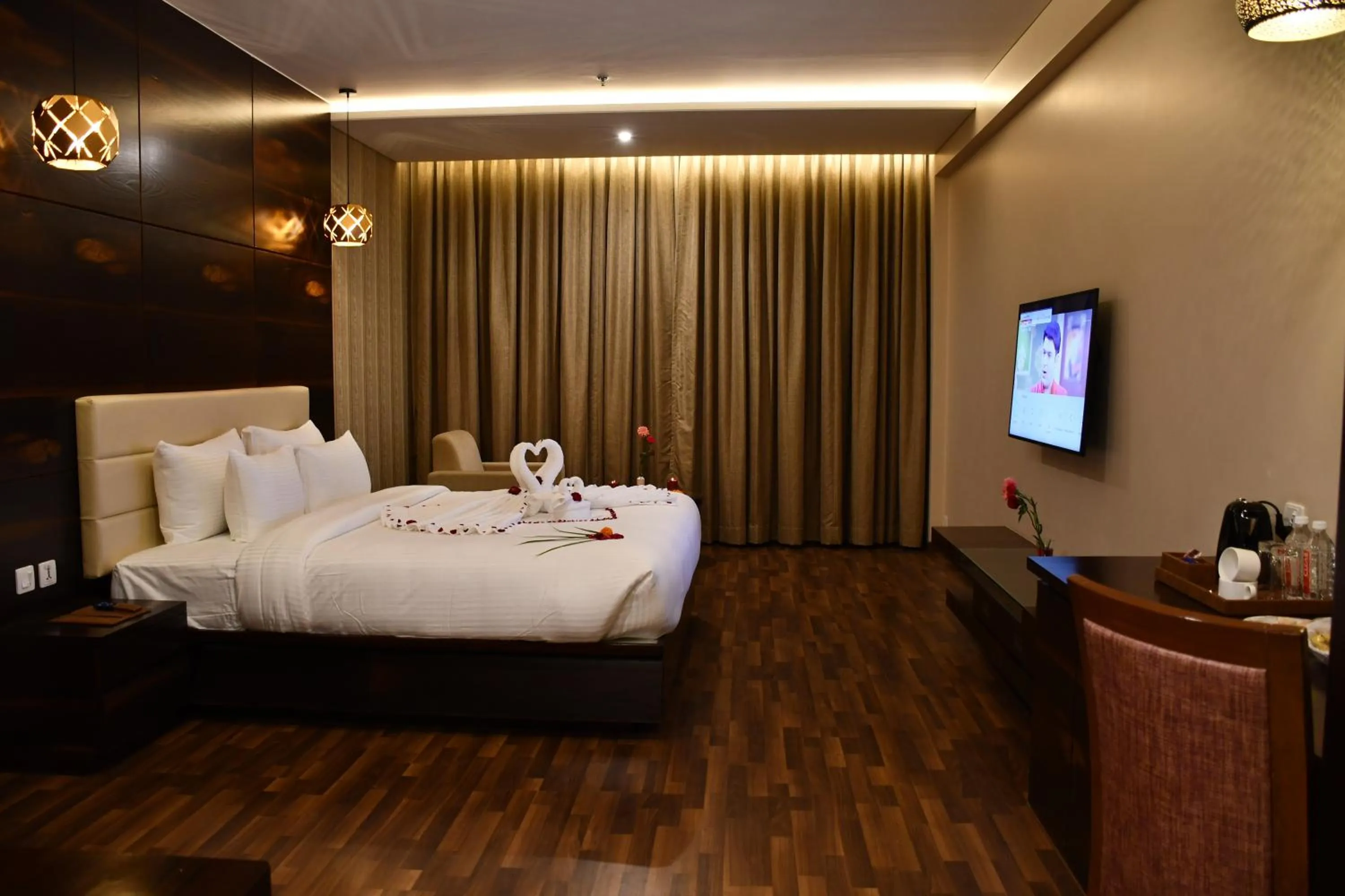 Bedroom, Bed in Pristine Hotel, Varanasi