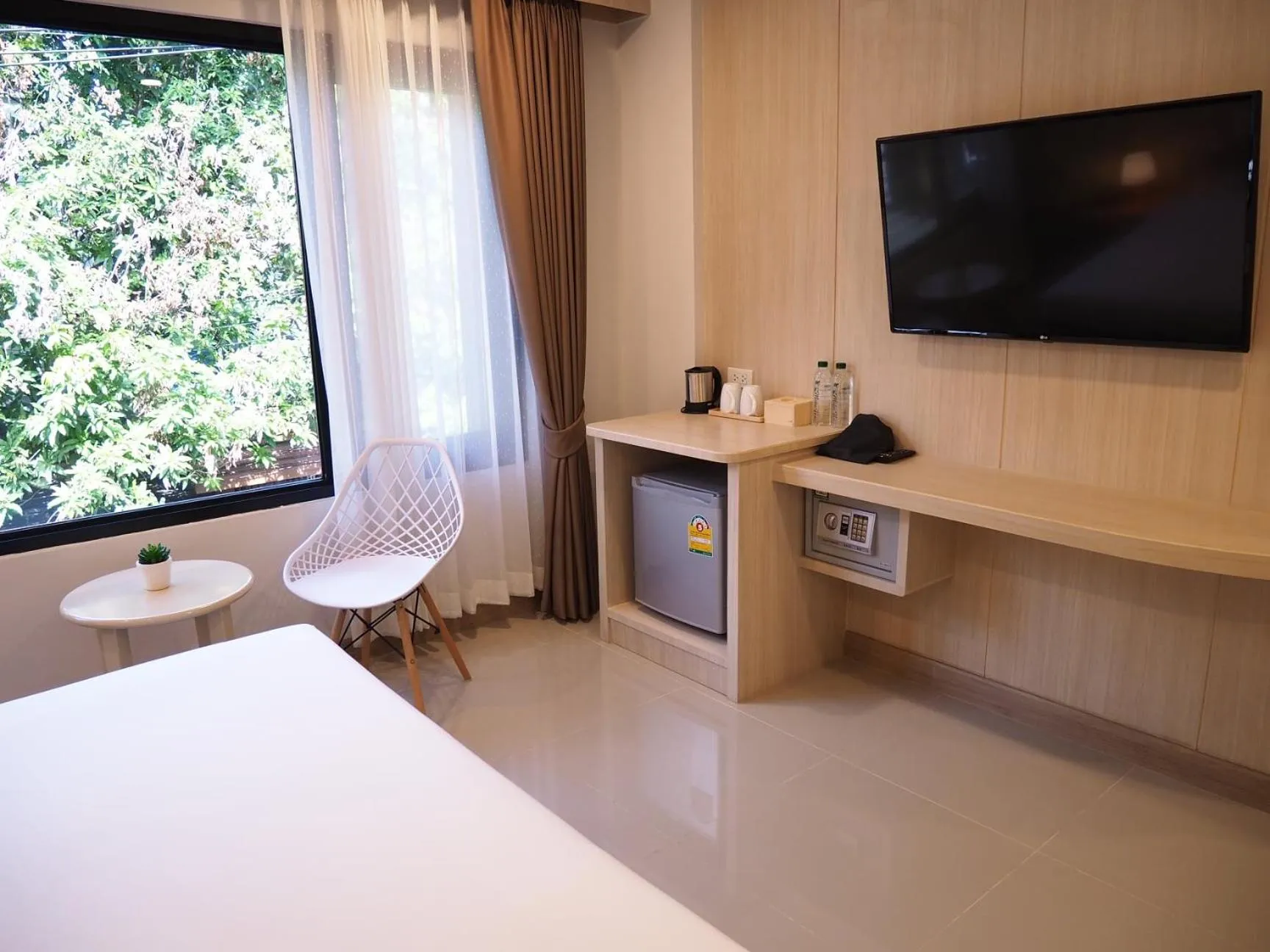 TV and multimedia, Bed in Malee Hotel