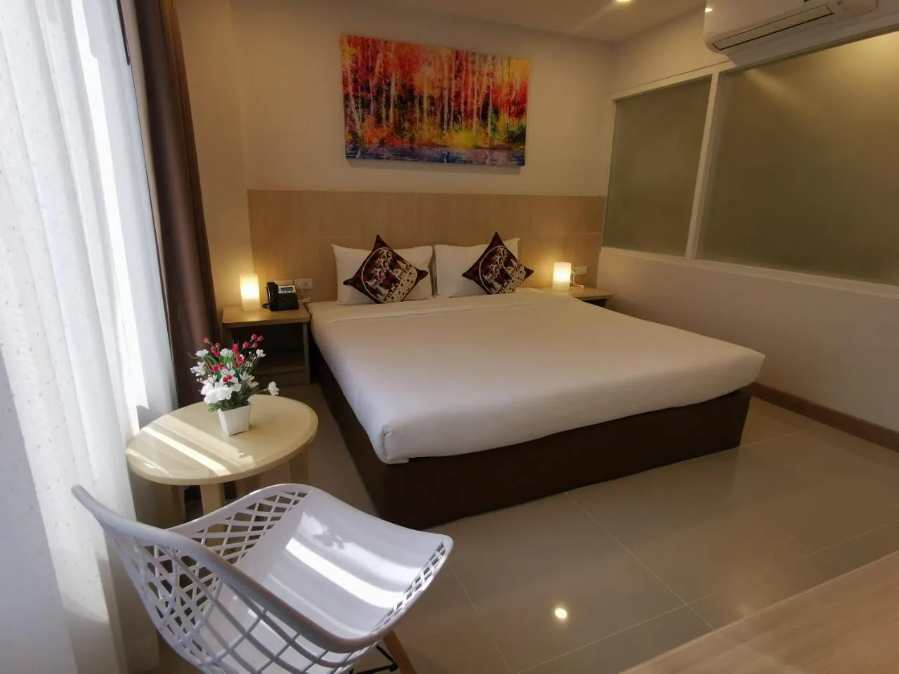 Photo of the whole room, Bed in Malee Hotel