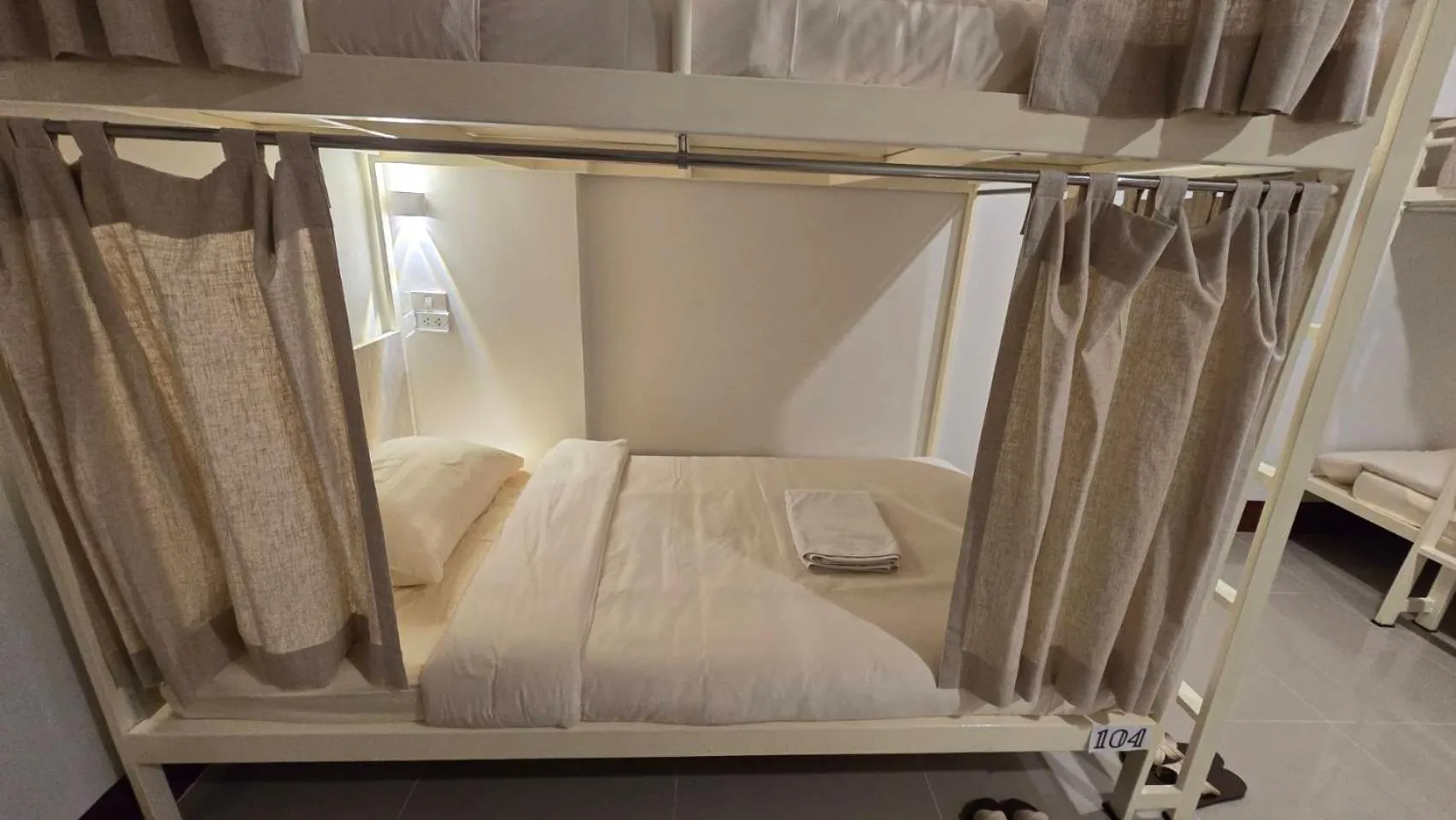 bunk bed, Bed in Malee Hotel