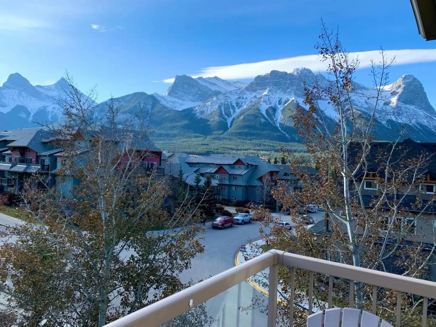 Top Floor Condo - 2BR & AC with Mountain Views