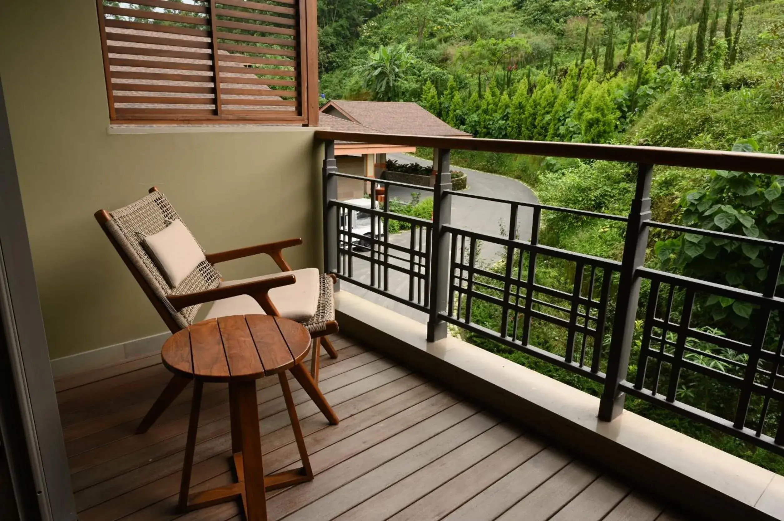 Premium King Bed - single occupancy in Taj Chia Kutir Resort & Spa Darjeeling Premium King Bed - single occupancy in Taj Chia Kutir Resort & Spa Darjeeling