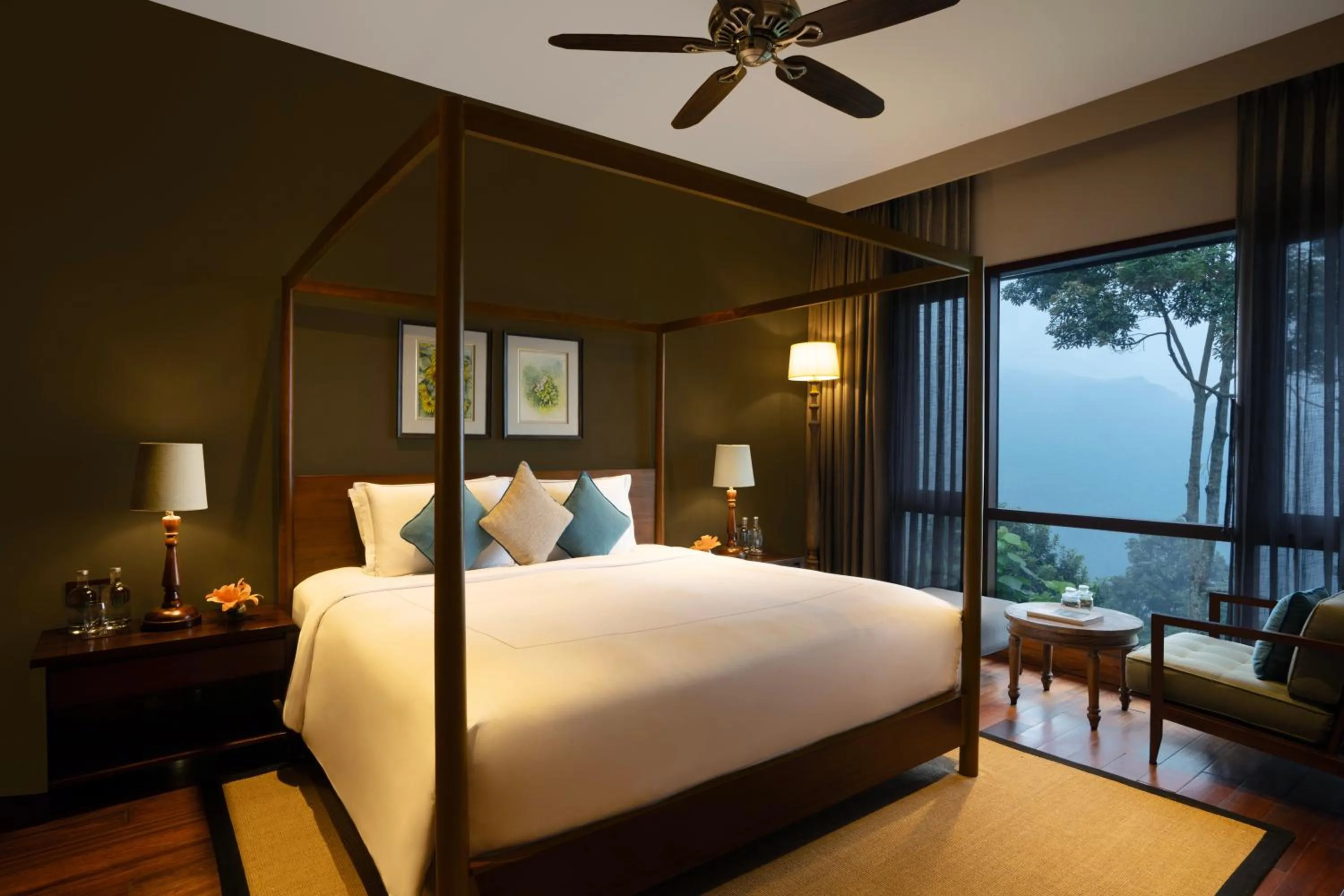 Photo of the whole room, Bed in Taj Chia Kutir Resort & Spa Darjeeling