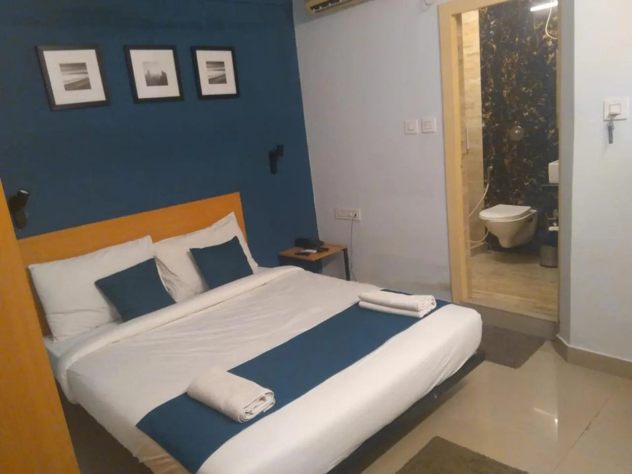 Bed in Hotel Mayfair Tower