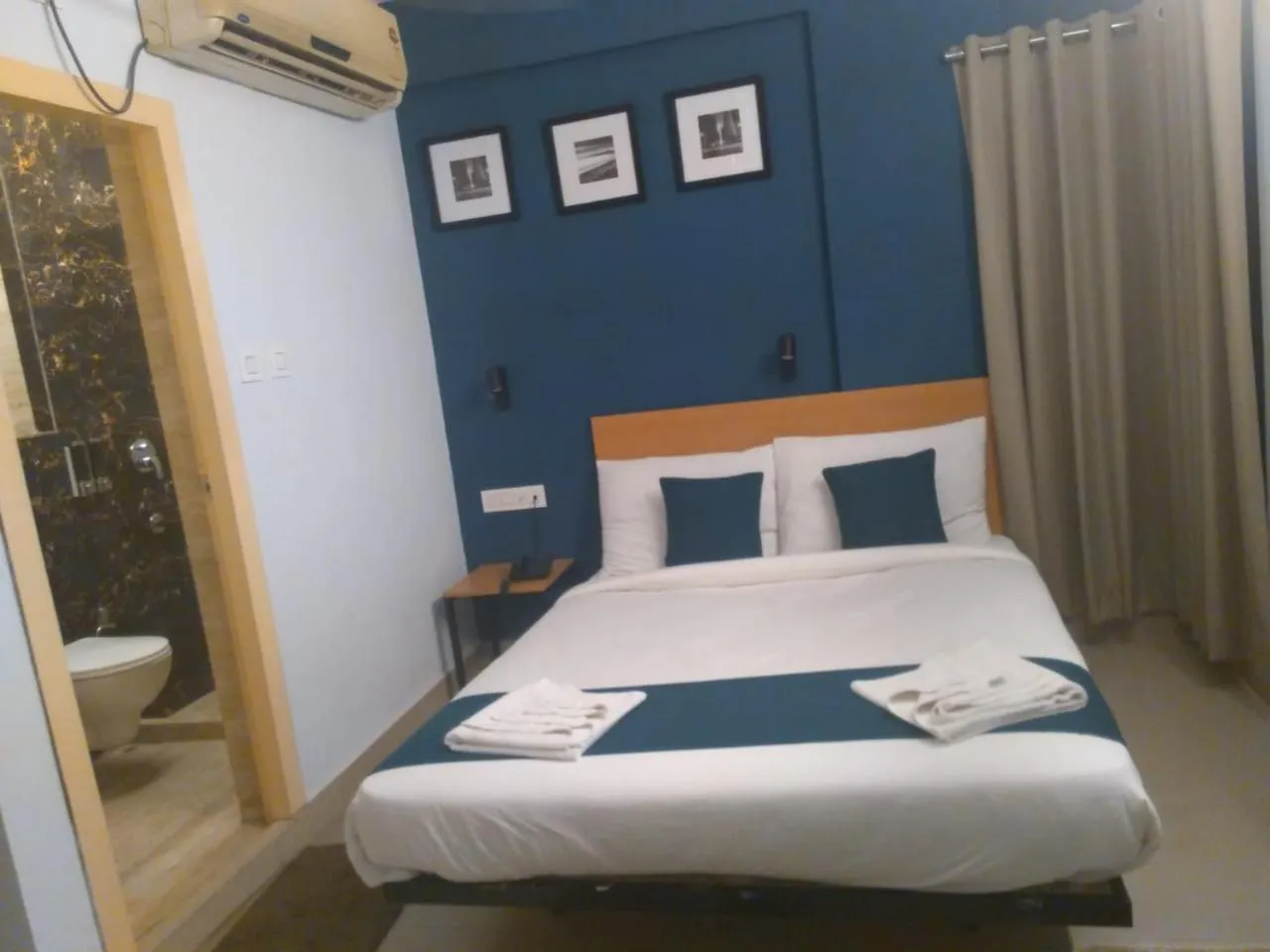 Bed in Hotel Mayfair Tower