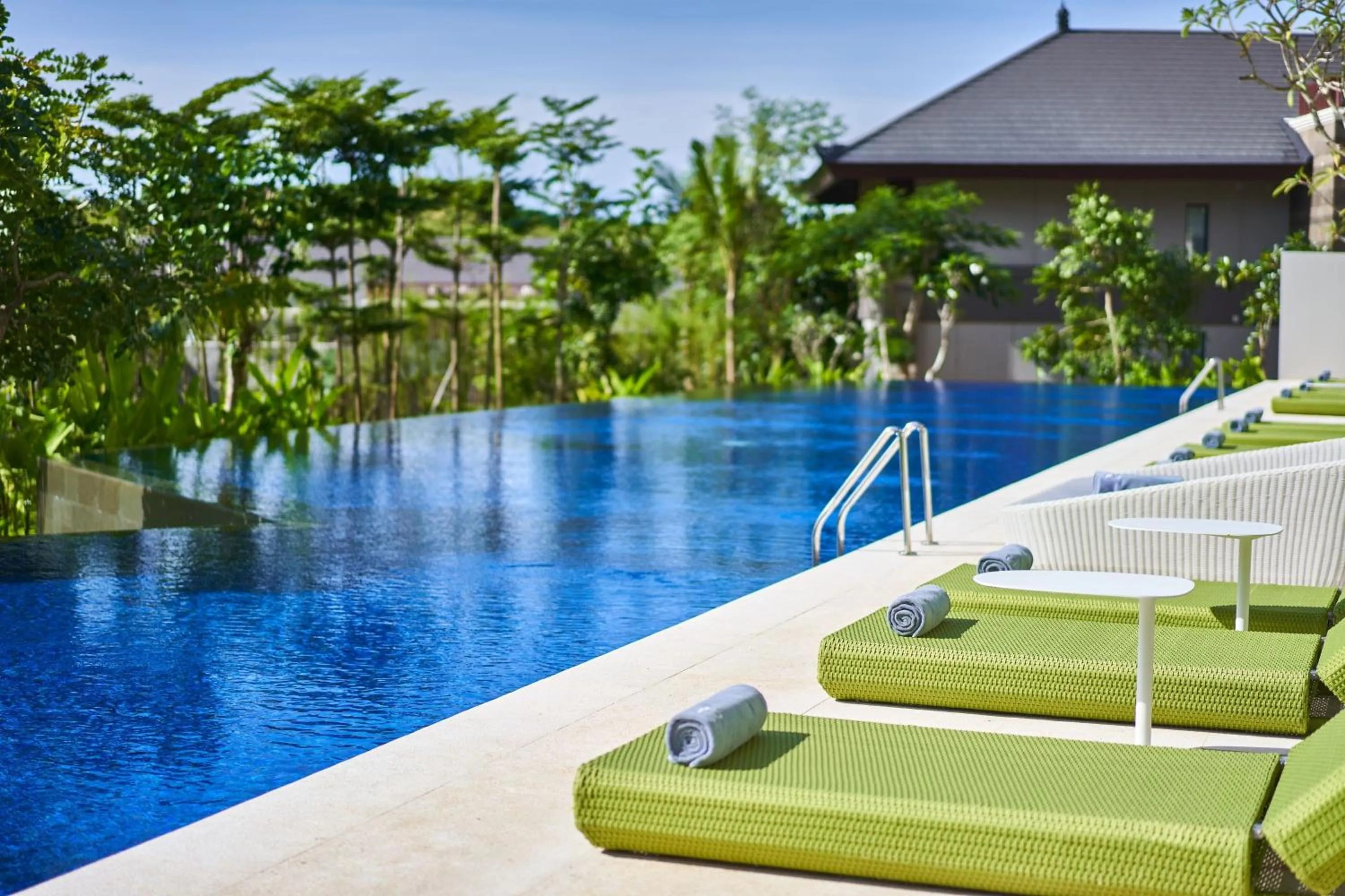 Swimming pool in Renaissance Bali Nusa Dua Resort