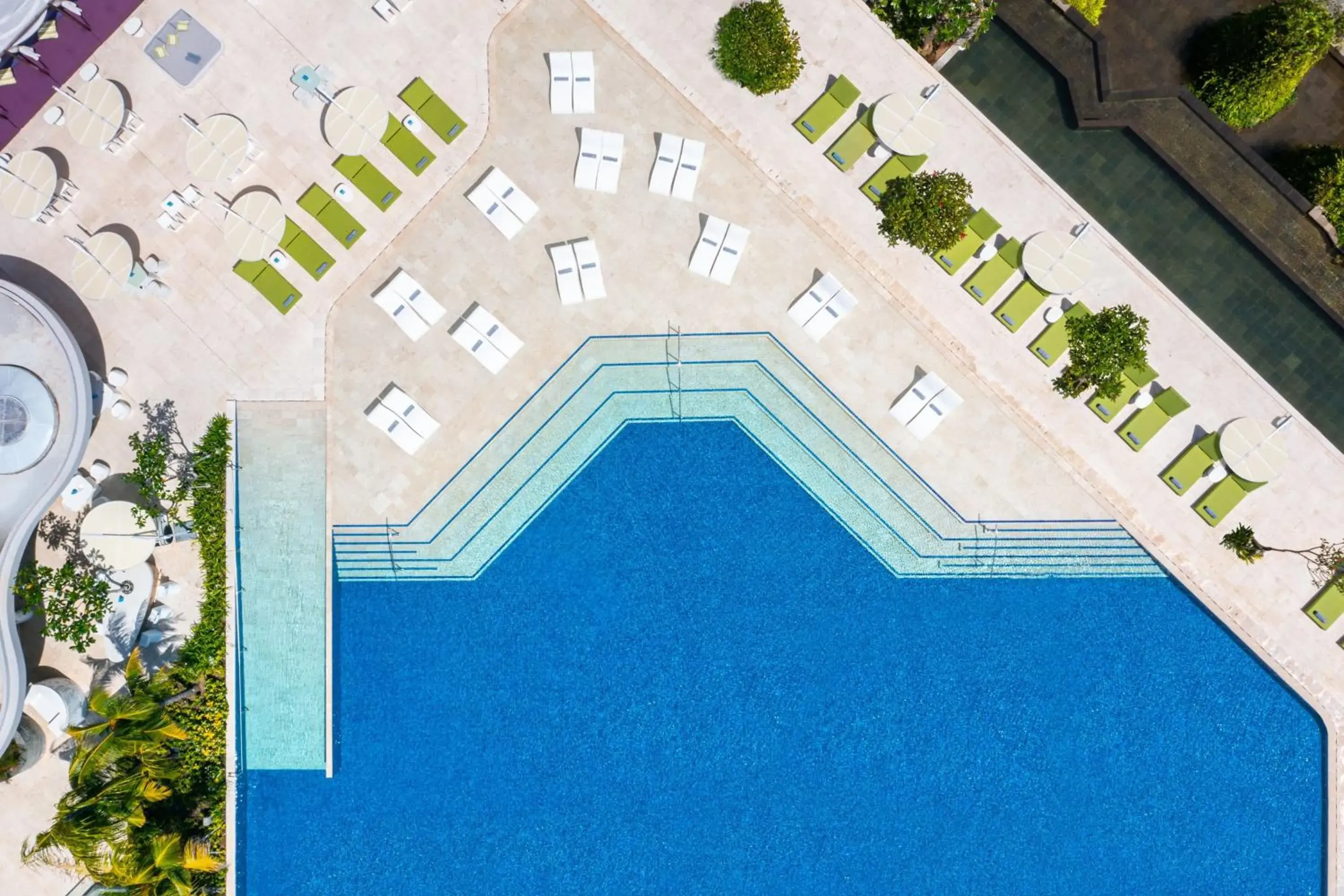 Swimming pool, Pool View in Renaissance Bali Nusa Dua Resort