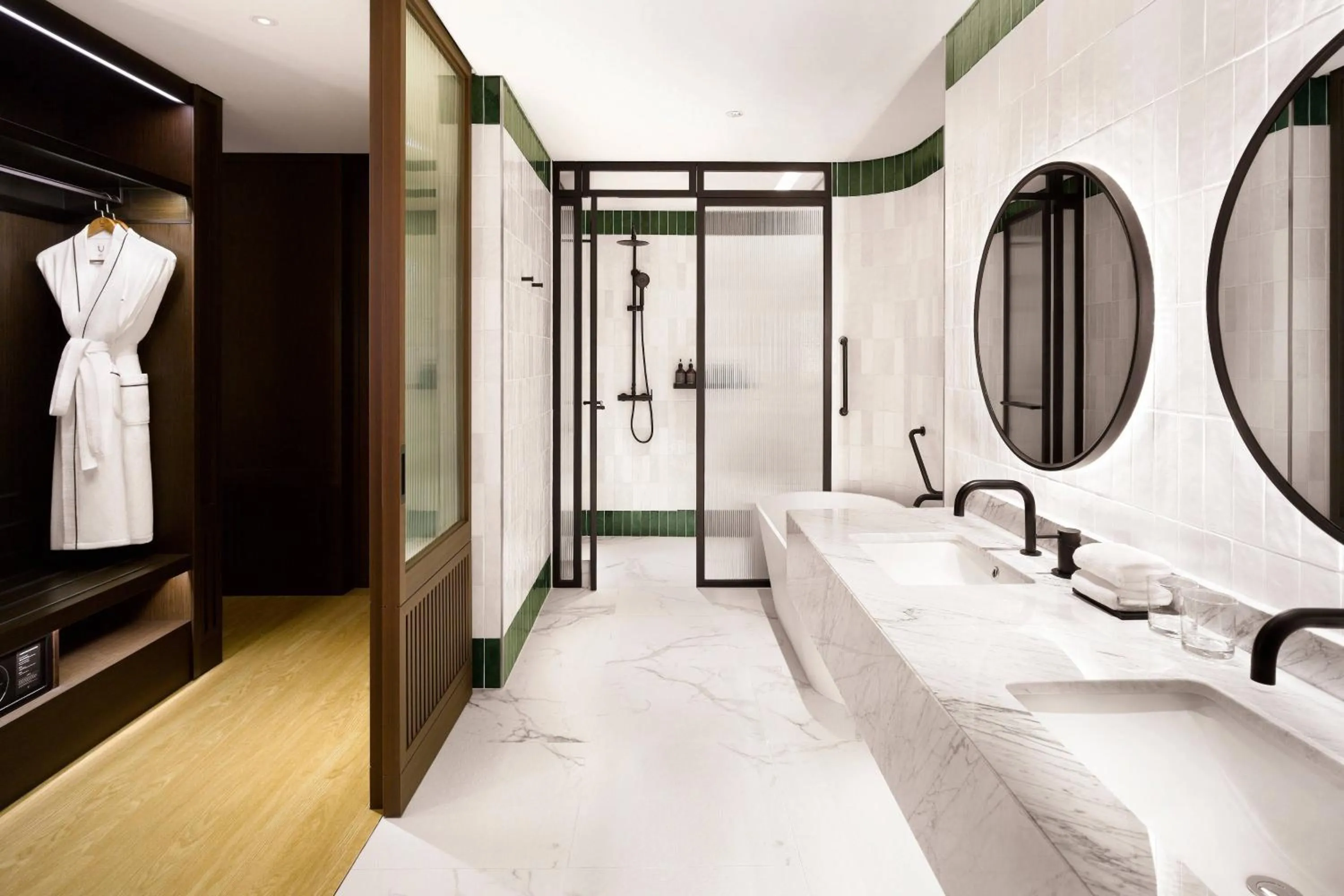 Bathroom, Bed in GRAVITY JOSUN Seoul Pangyo, Autograph Collection