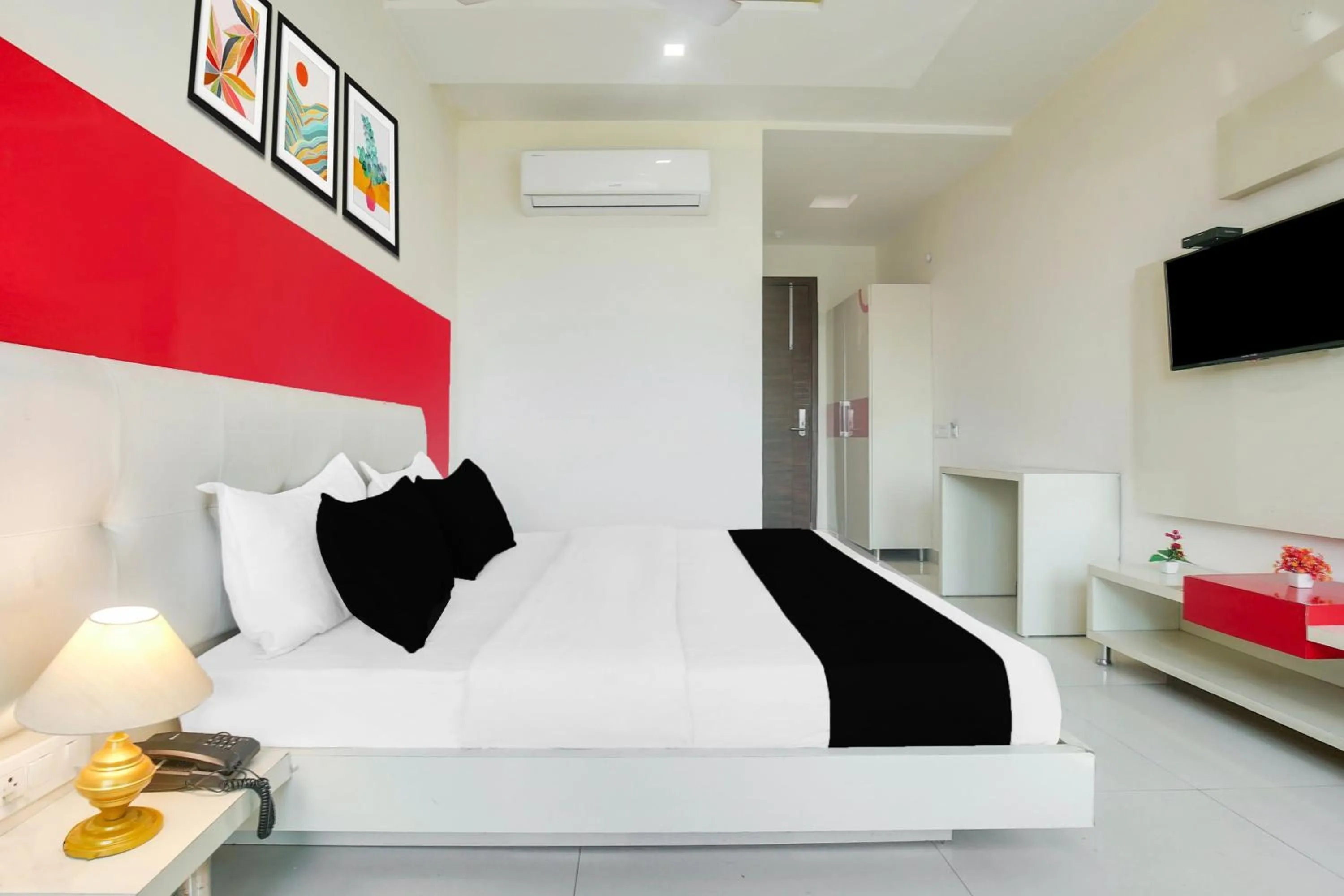 Bedroom, Bed in Super Collection O Amritsar Near Railway Station