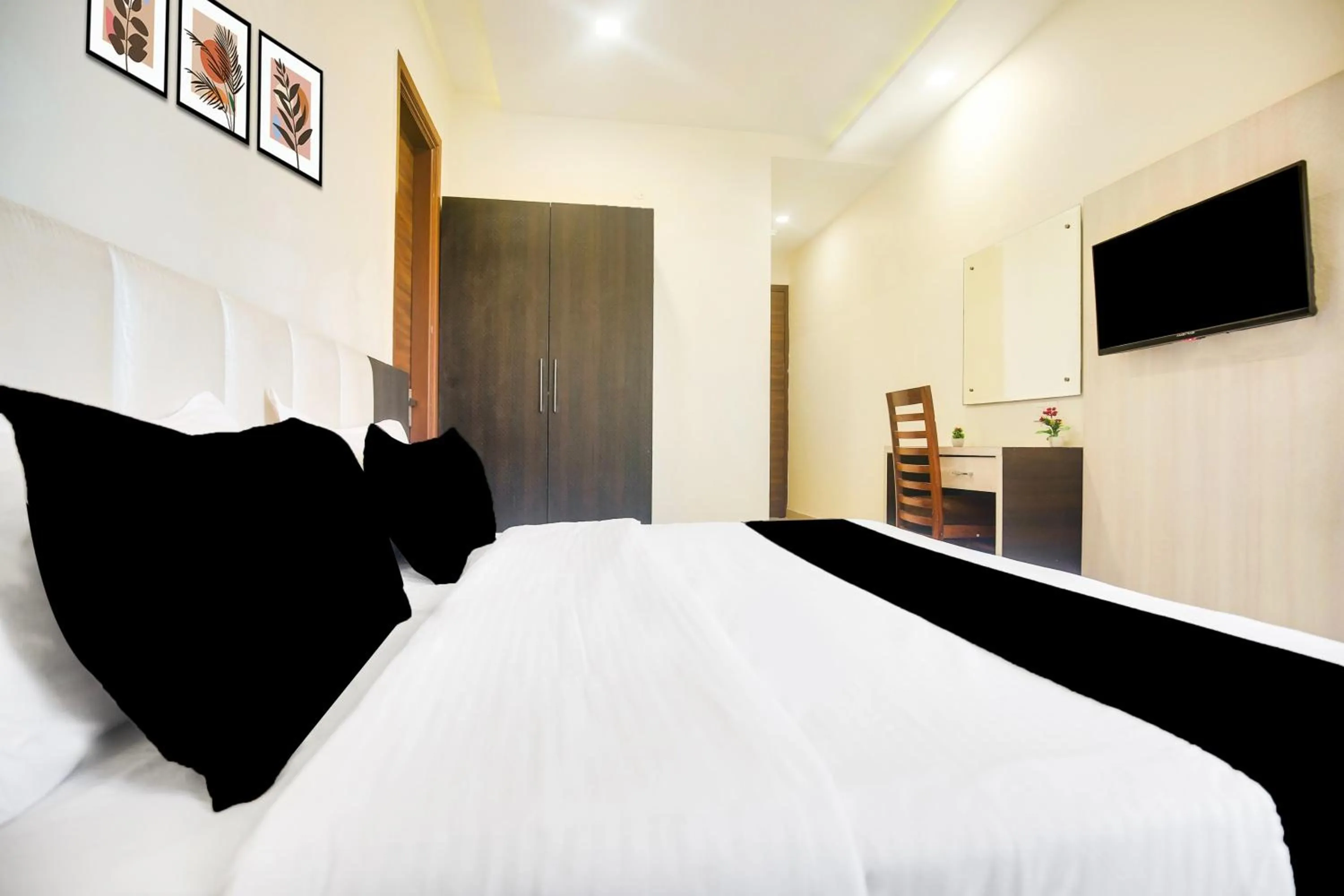 Bedroom, Bed in Super Collection O Amritsar Near Railway Station