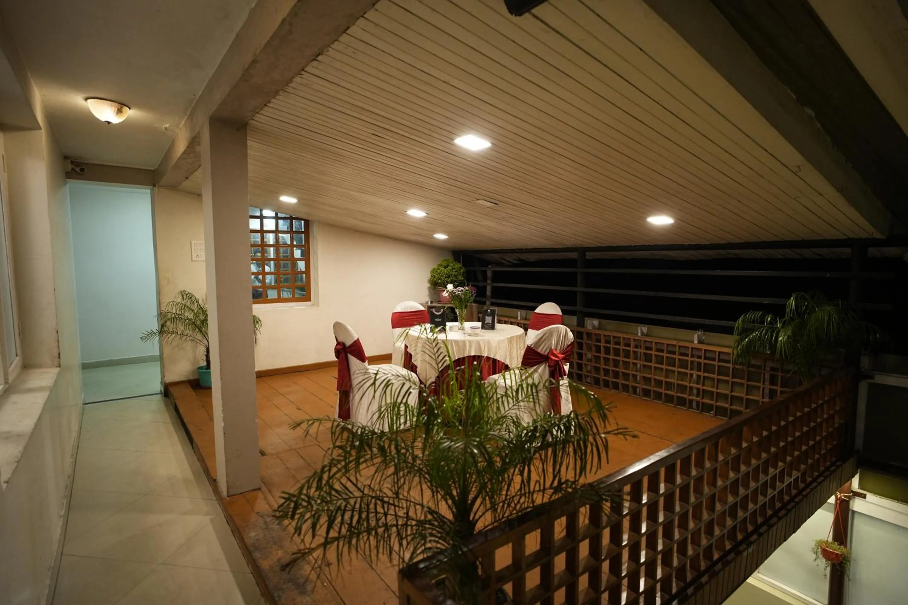 Restaurant/places to eat in Mount Conifer Suites & Spa