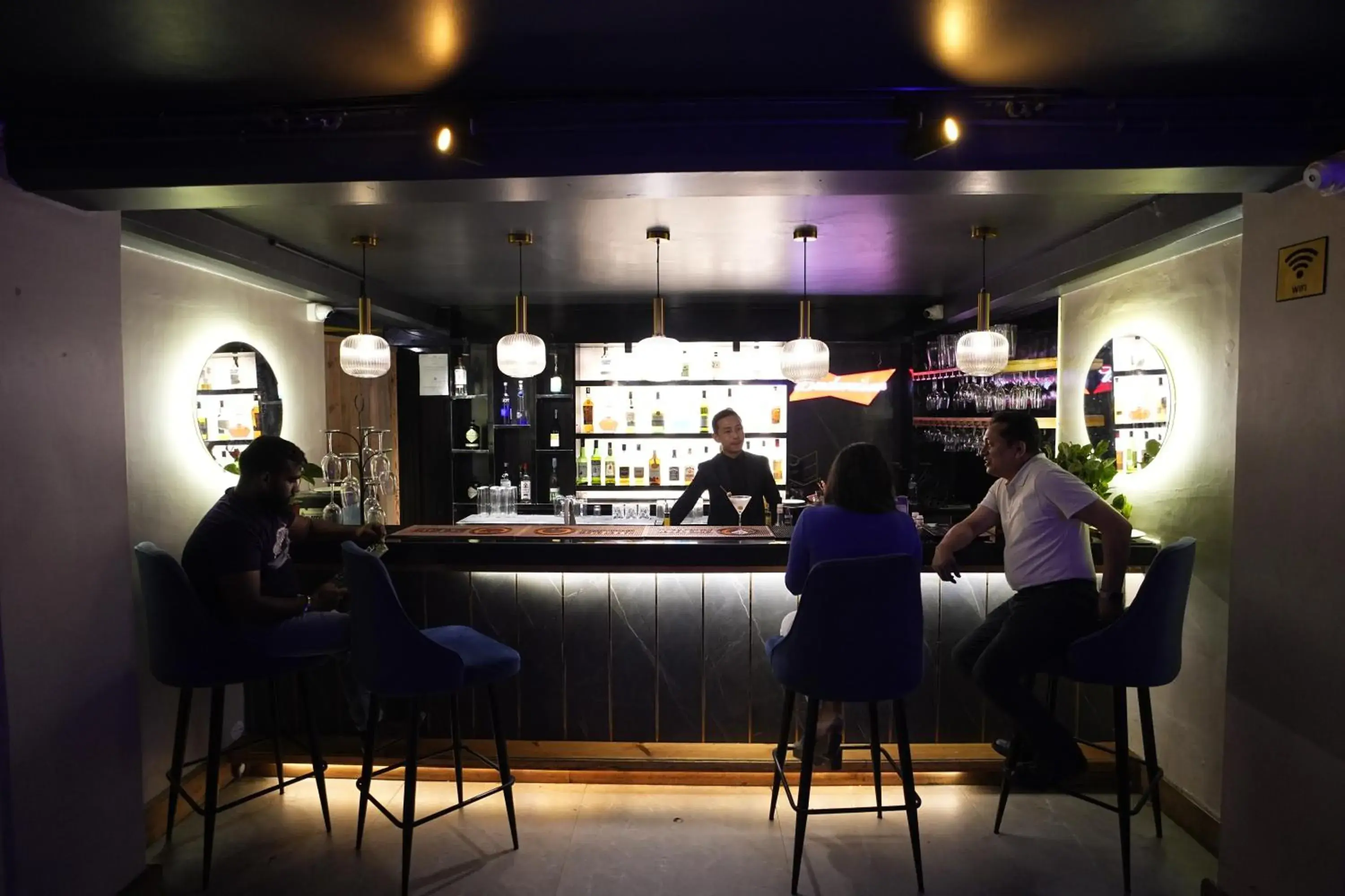 Lounge or bar in Mount Conifer Suites & Spa Lounge or bar in Mount Conifer Suites & Spa