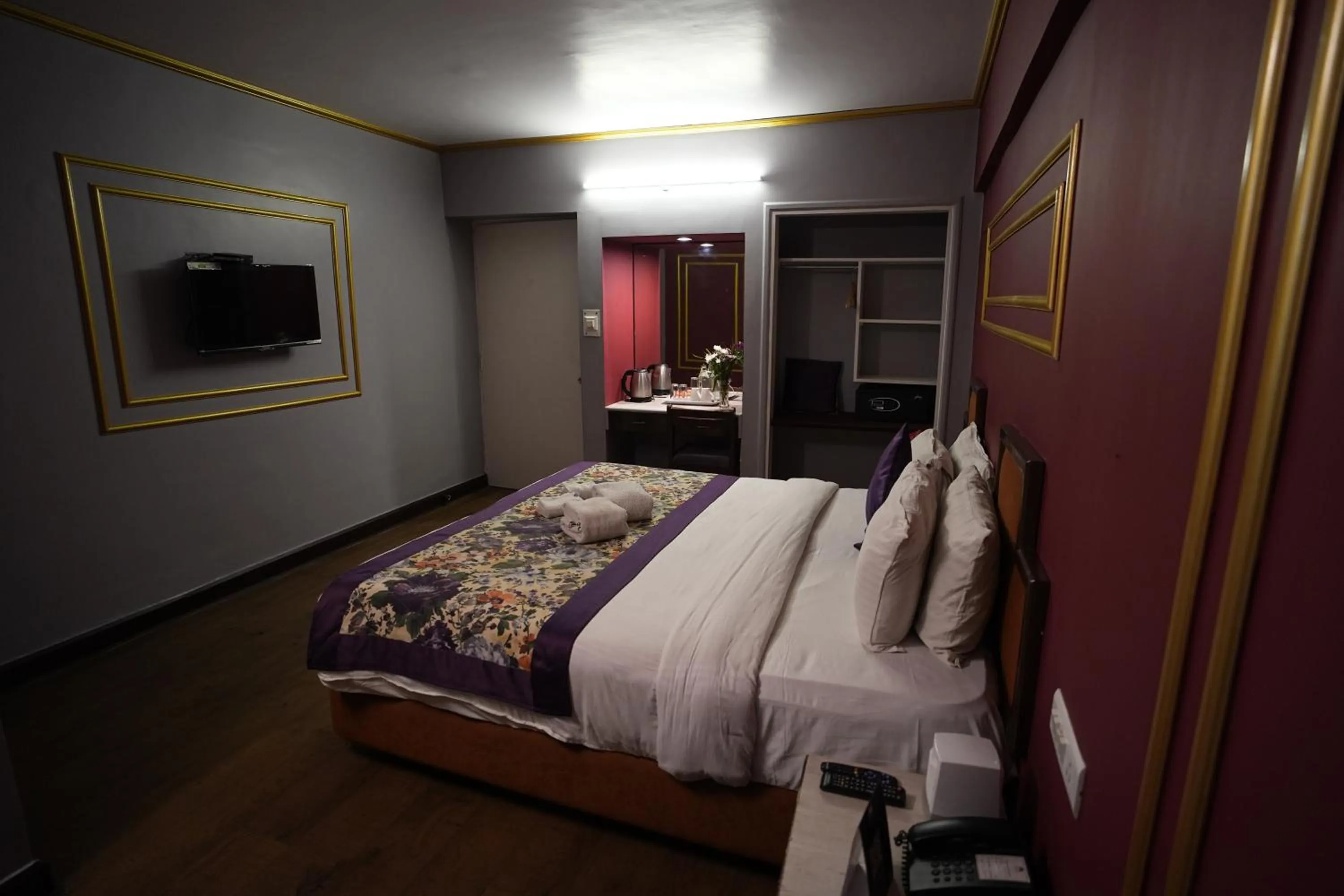 Bed in Mount Conifer Suites & Spa