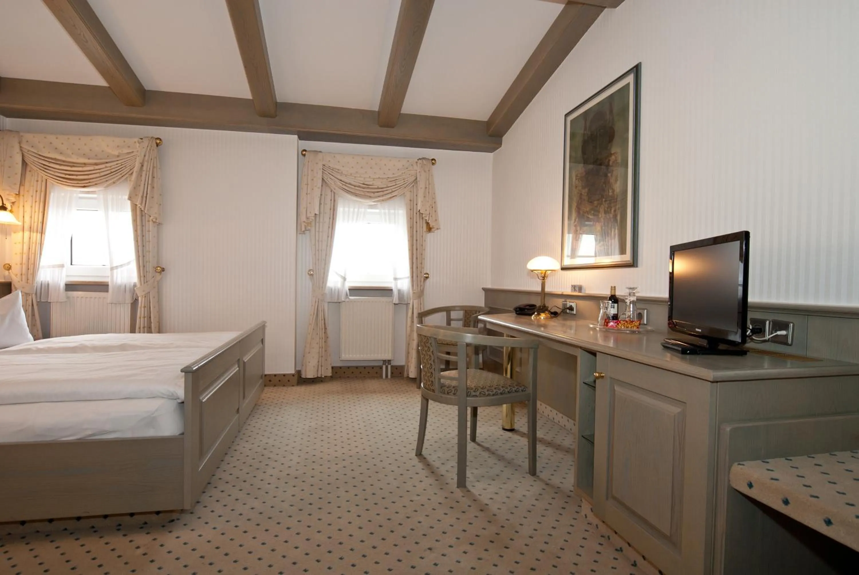 Decorative detail, Bed in Hotel DREI SCHWANEN - Ristorante Due Fratelli