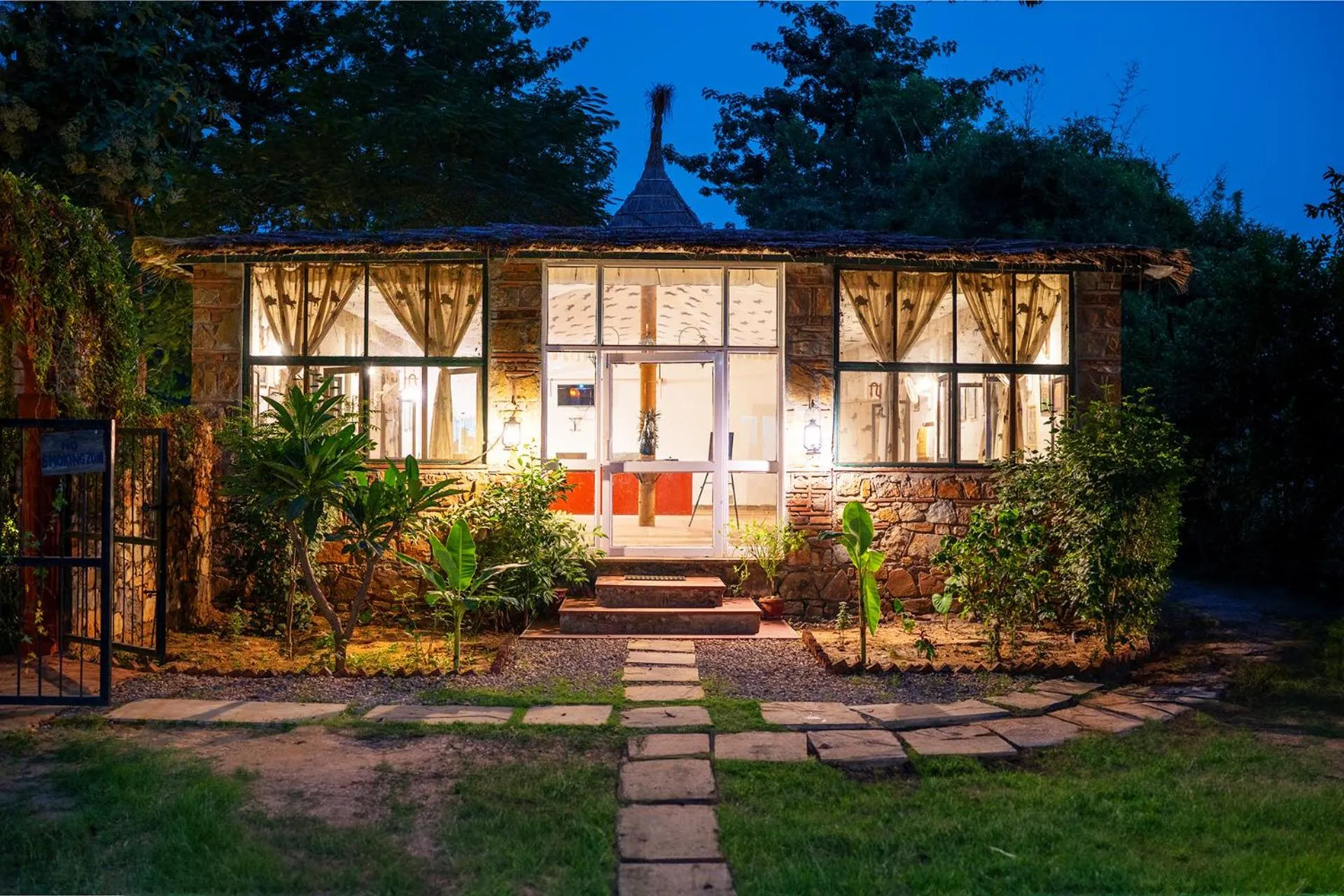 Restaurant/places to eat in Maa Ashapura Resort