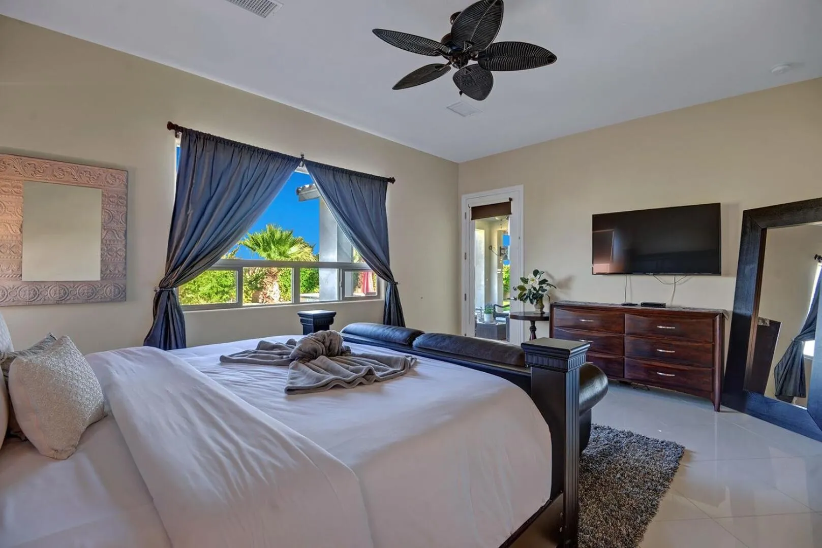 Bed in Villa Nagashima Beautiful Luxury Villa