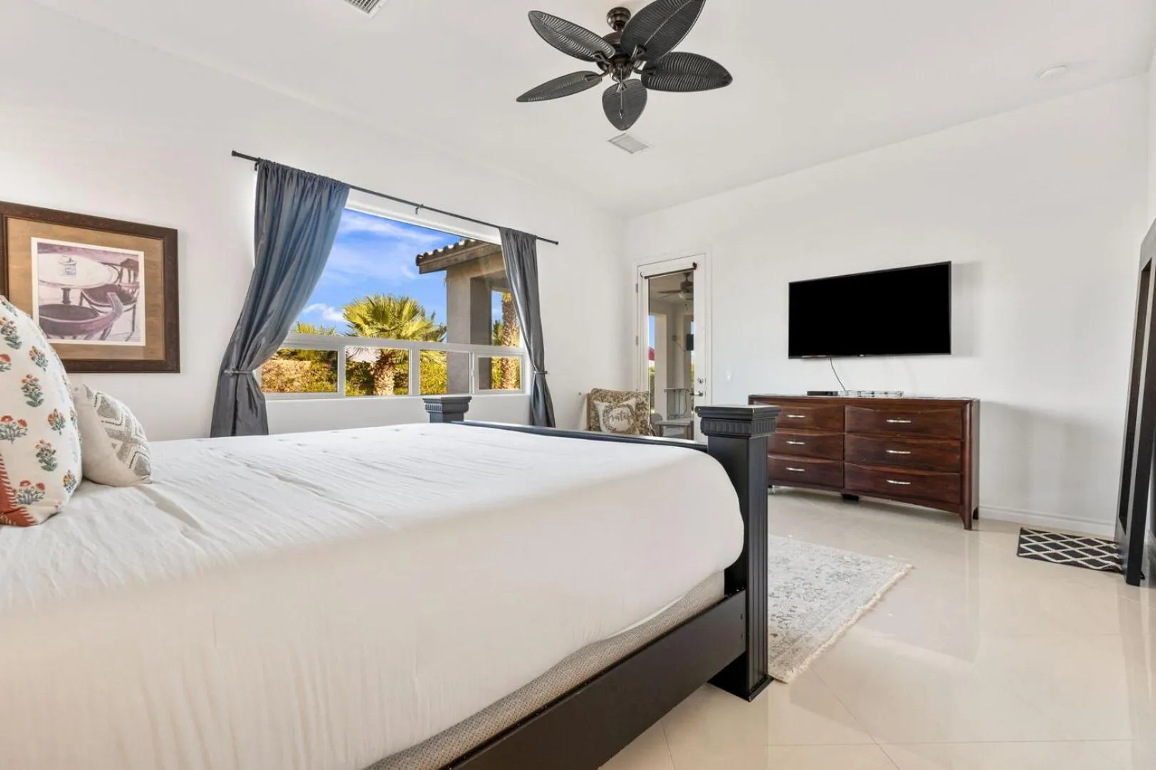 Bed in Villa Nagashima Beautiful Luxury Villa