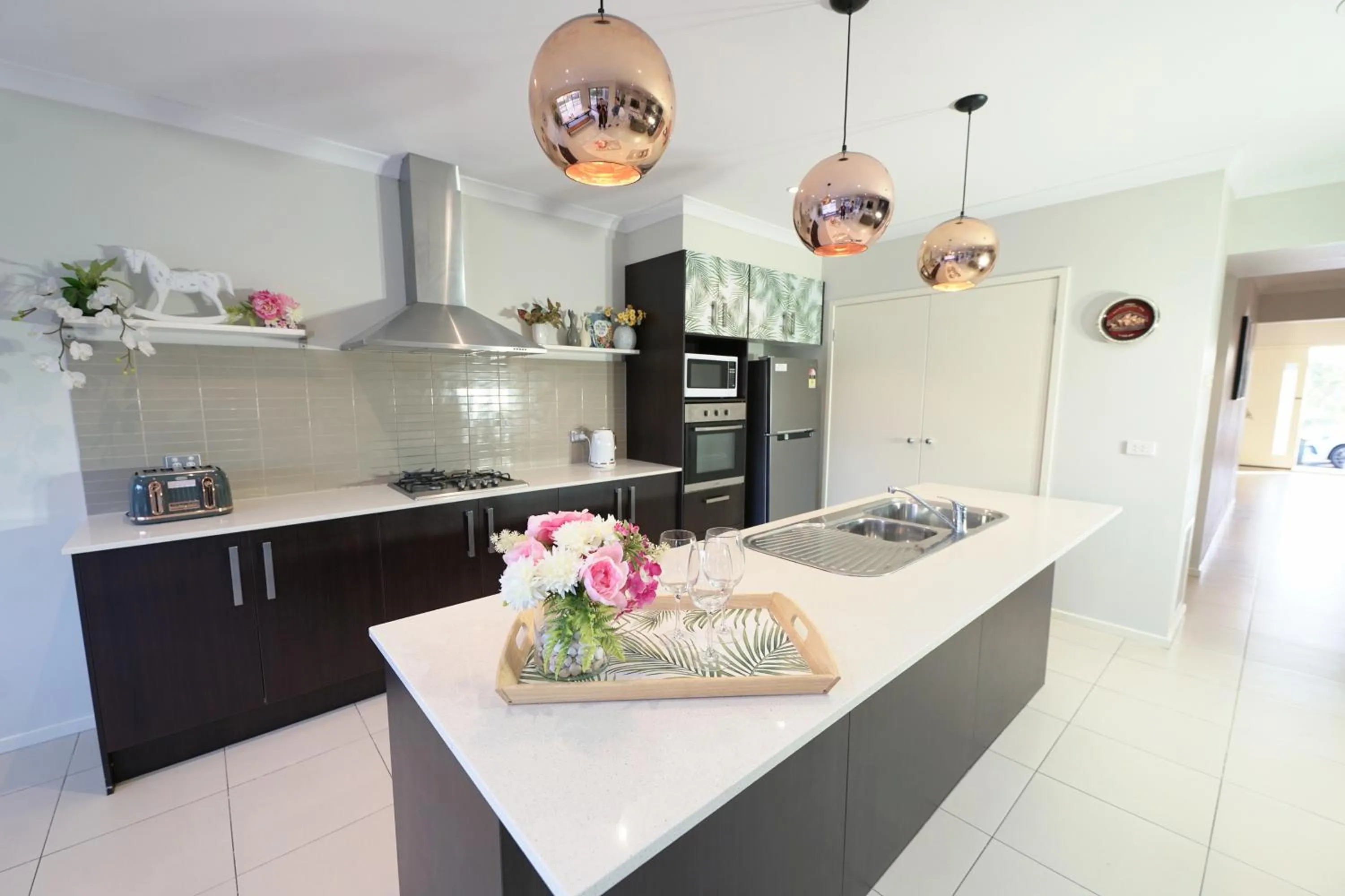 Designer Decor Home with 8Beds at Williams Landing
