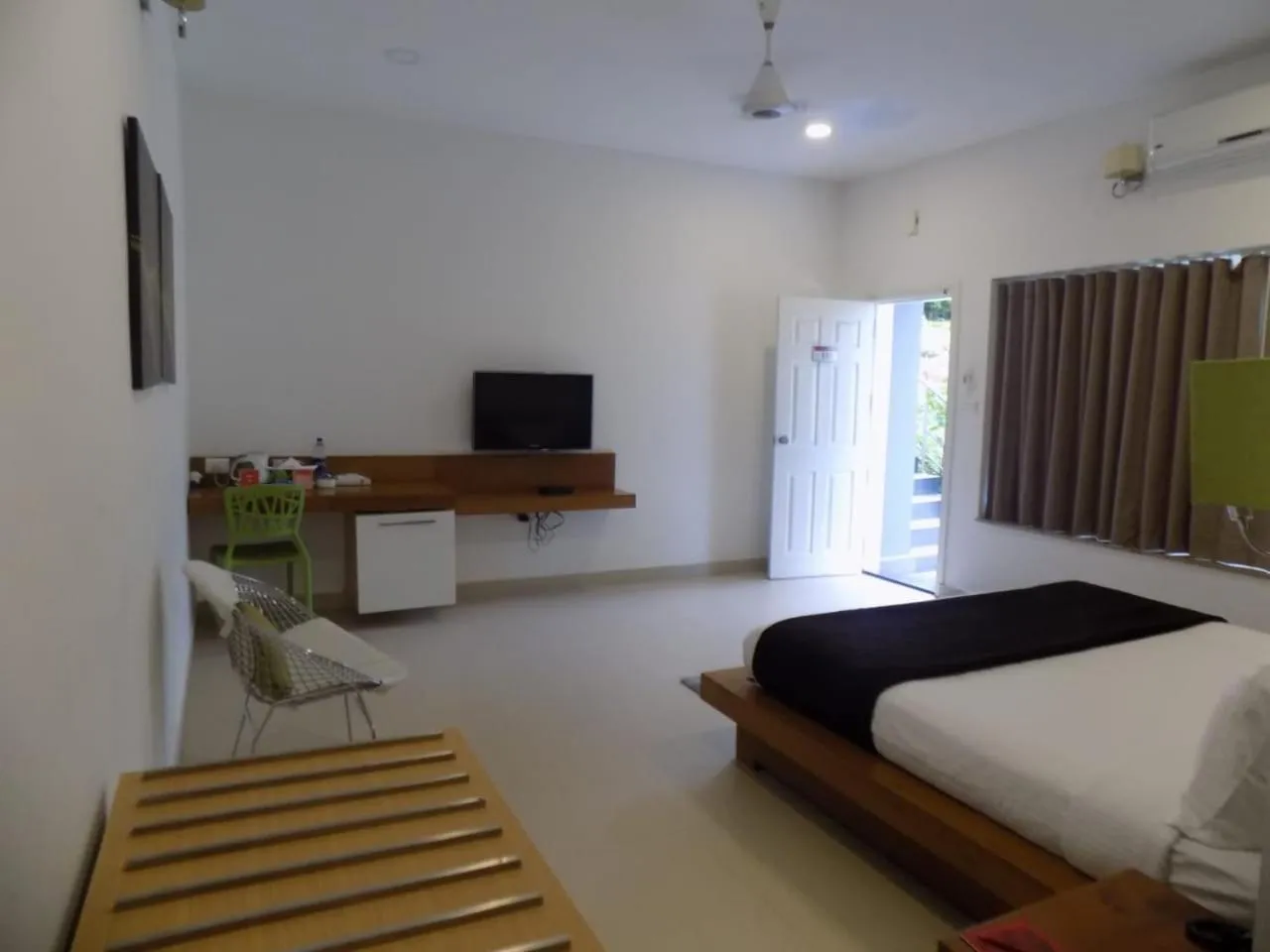 Bedroom, Bed in SWISS COUNTY