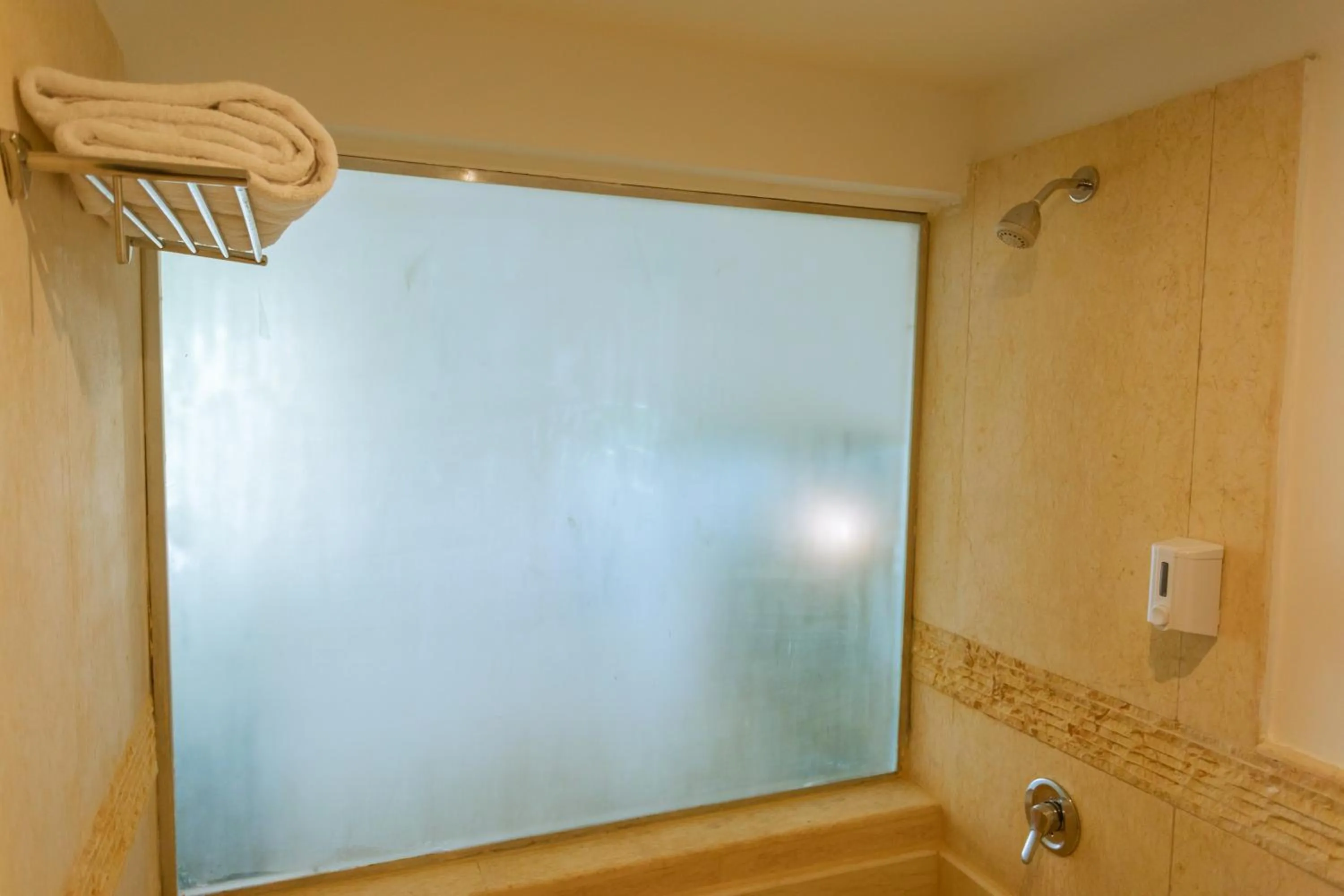 Bathroom in La Rosa Waves Beach - Couple & Families Only