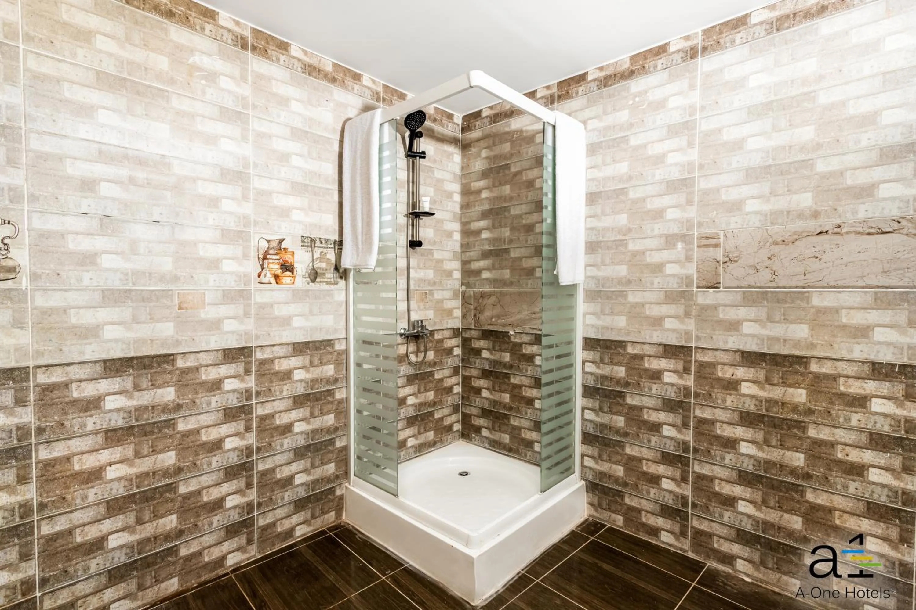 Shower in La Rosa Waves Beach - Couple & Families Only