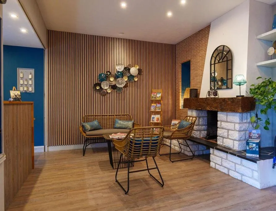 Lobby or reception in Logis Loire Hotel - Les Cocottes Restaurant