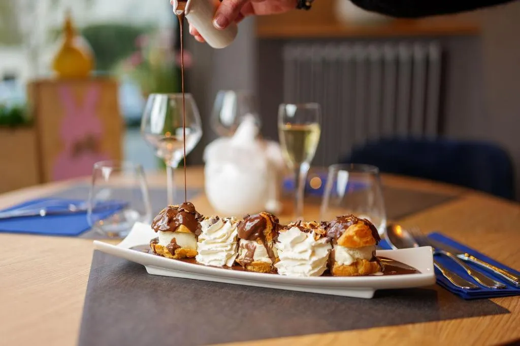 Restaurant/places to eat in Logis Loire Hotel - Les Cocottes Restaurant