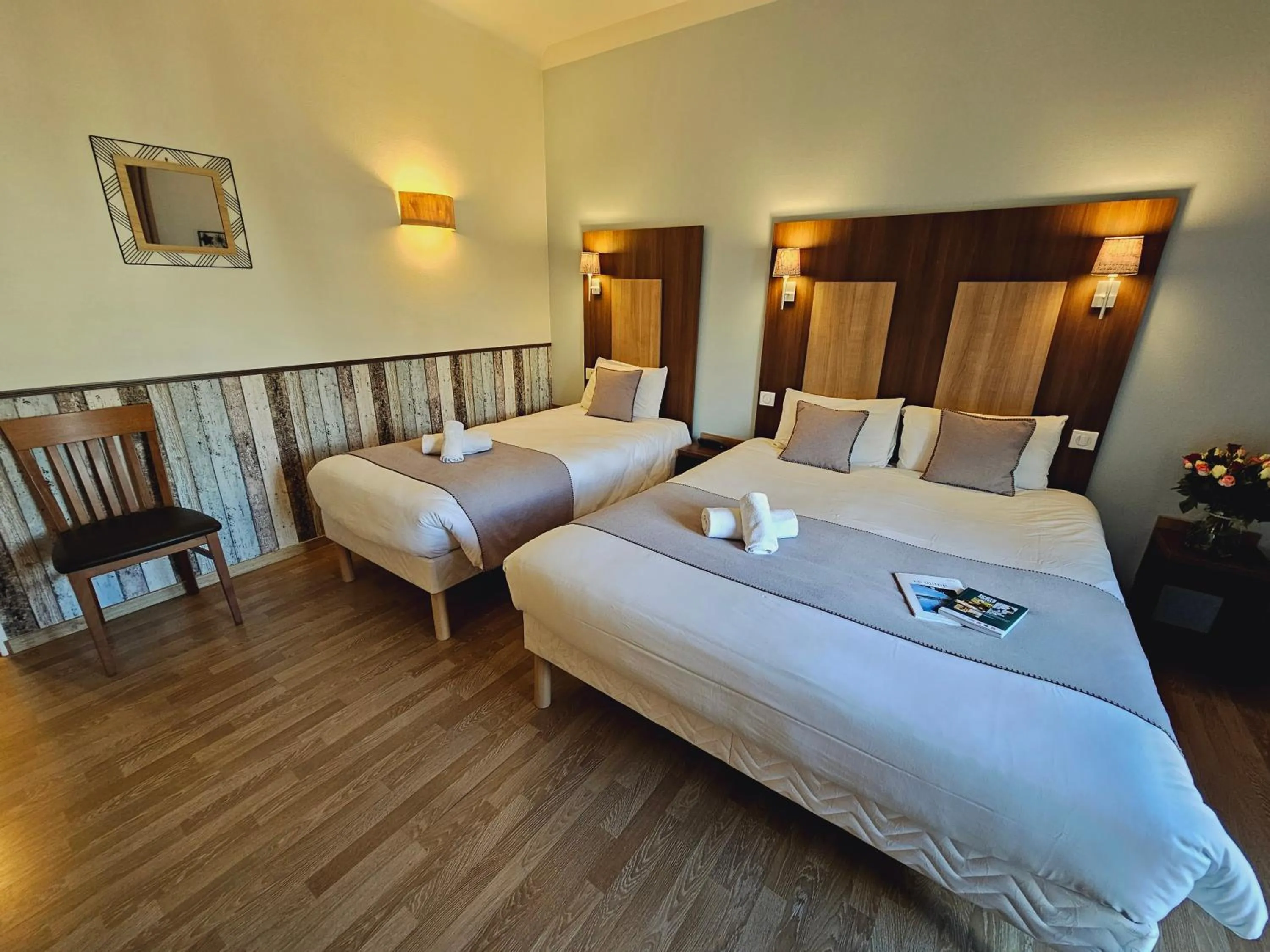 Photo of the whole room, Bed in Logis Loire Hotel - Les Cocottes Restaurant