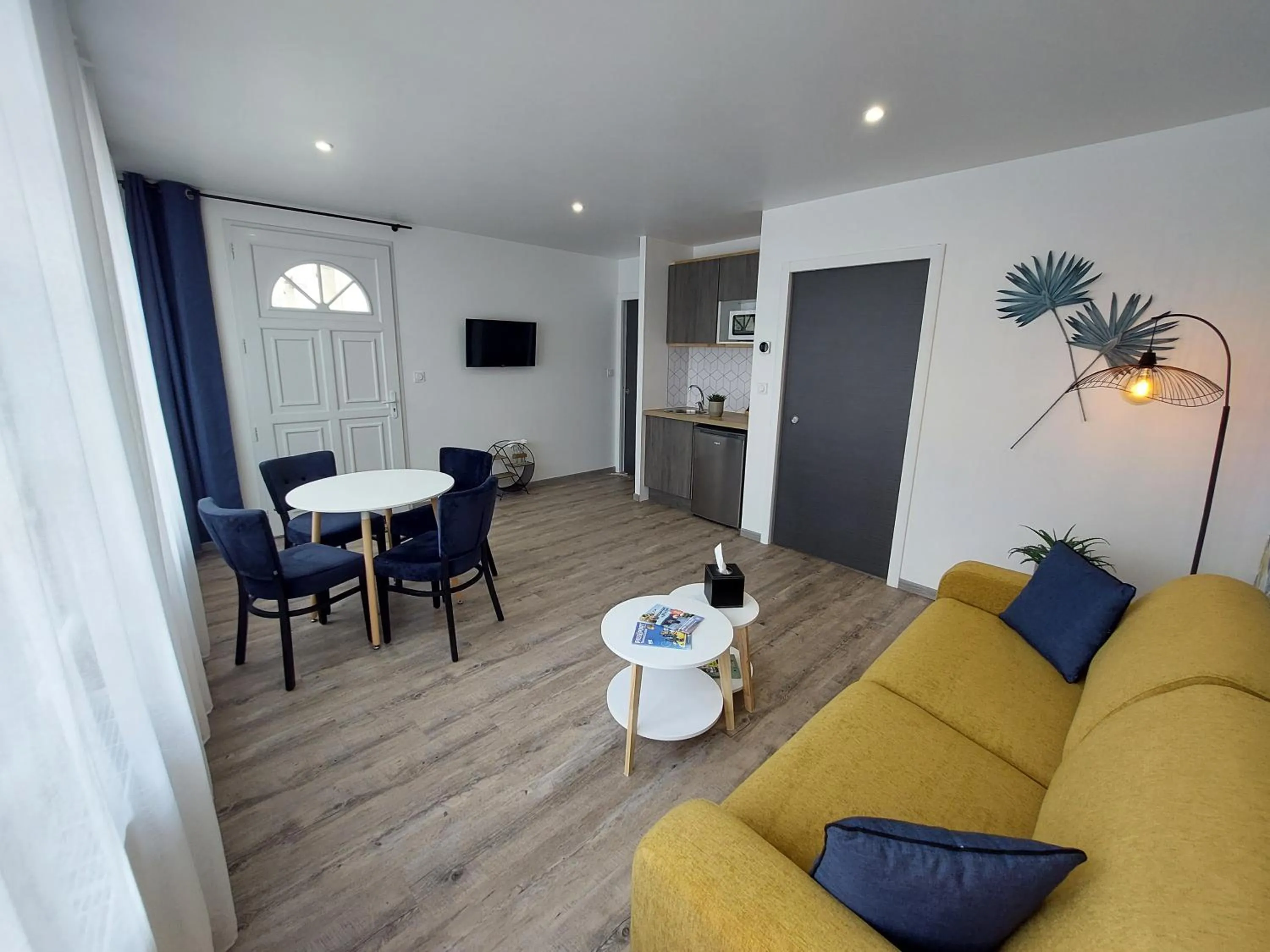 Kitchen or kitchenette in Logis Loire Hotel - Les Cocottes Restaurant