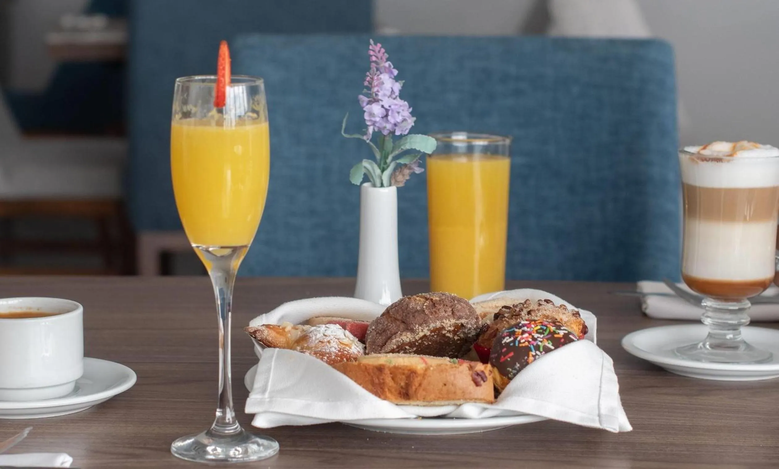 Restaurant/places to eat in Wyndham Puebla Angelopolis