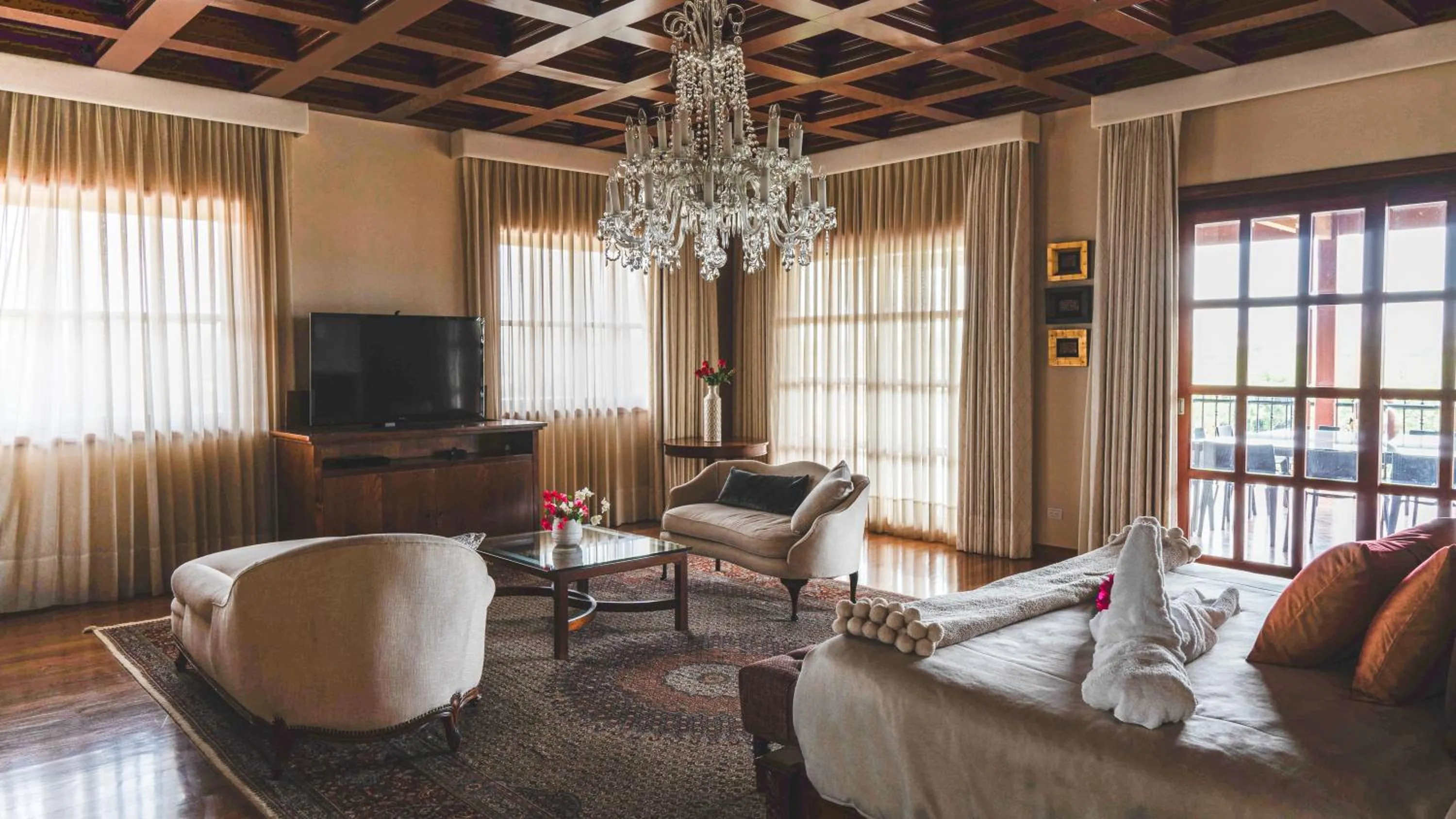 TV and multimedia in Hotel & Hacienda La Caravedo